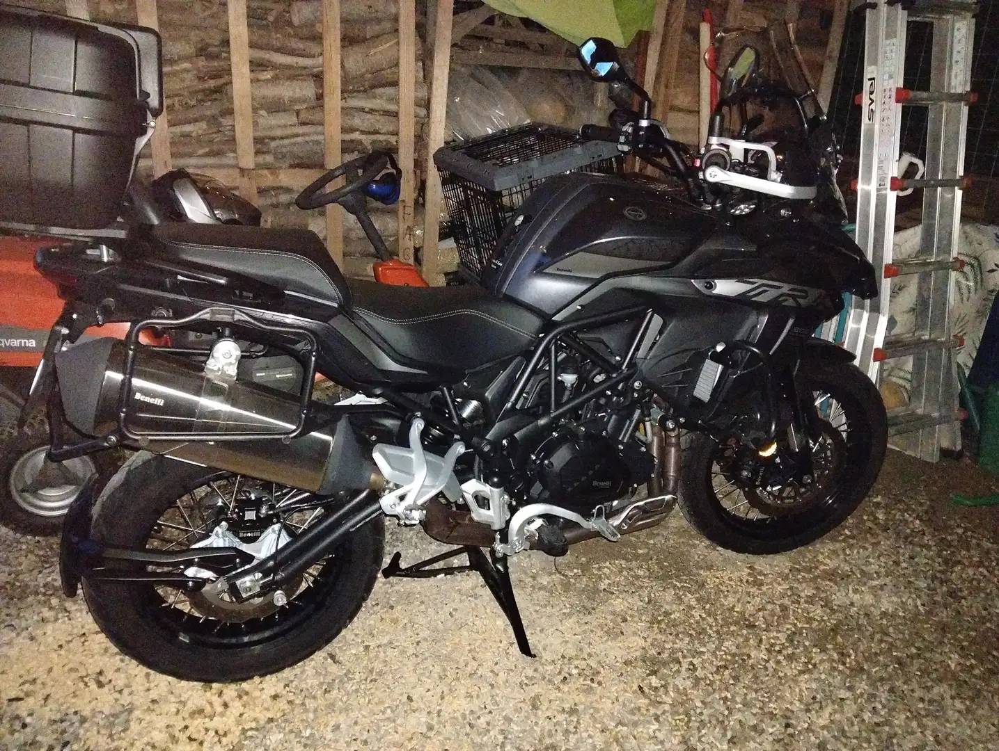 Benelli TRK 502 x Negro - 1