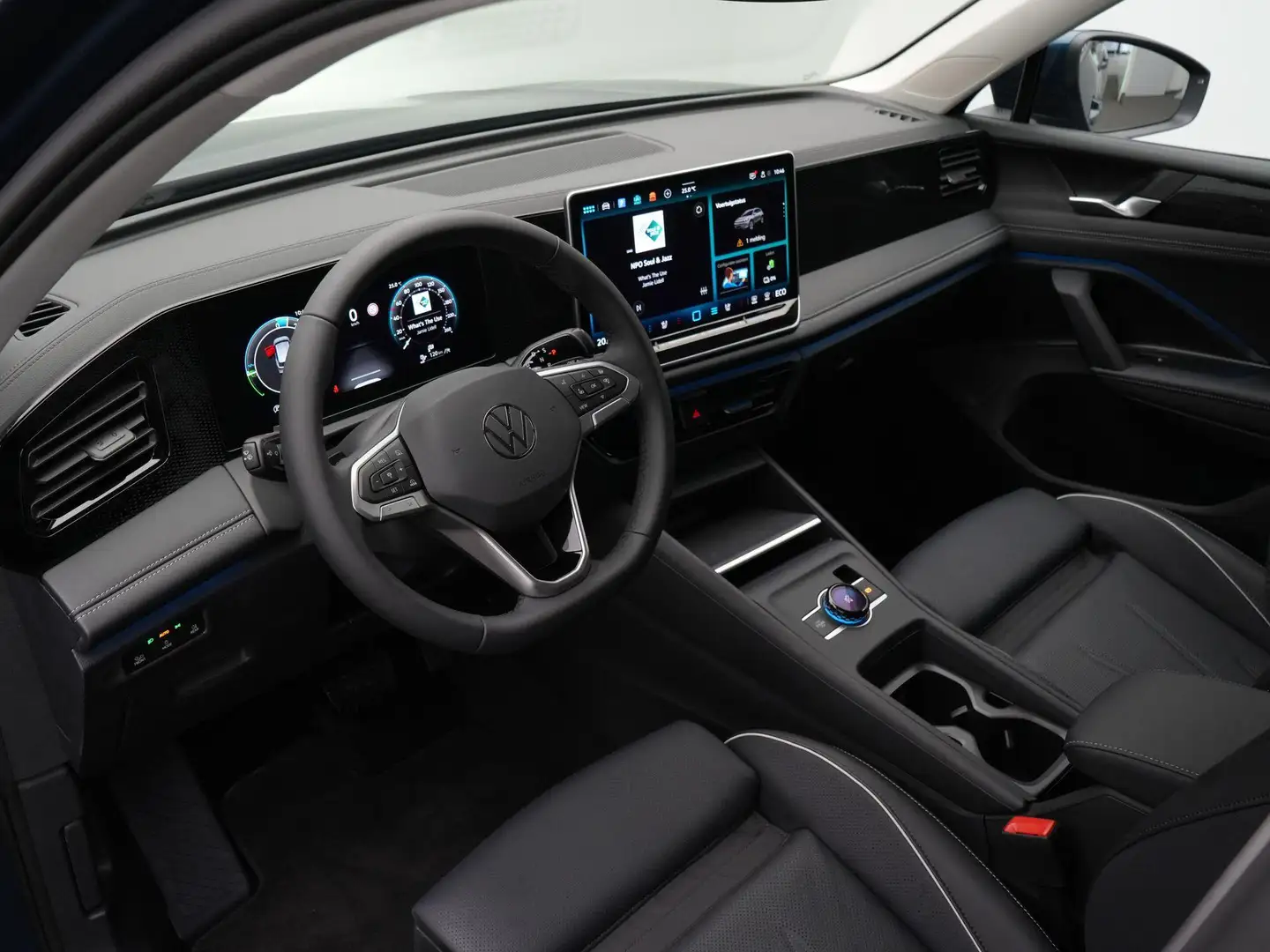 Volkswagen Tiguan 1.5 204 pk DSG eHybrid Life Edition | Leder | Gehe Blauw - 2