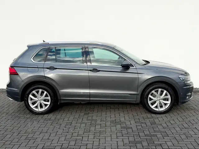 Volkswagen Tiguan view 4