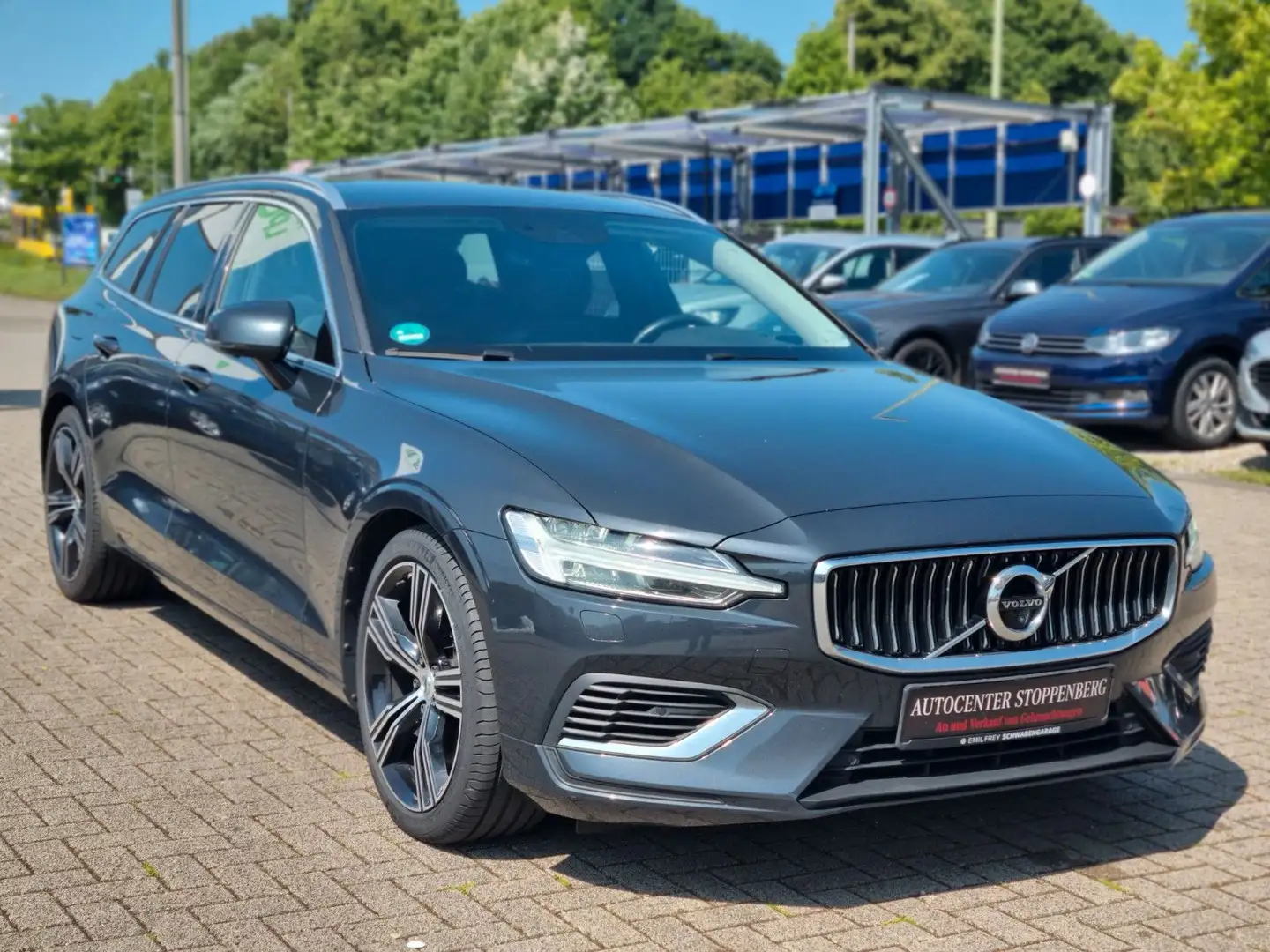 Volvo V60 T8 Inscription/Leder/Navi/AHK/360°Kamera Gris - 2