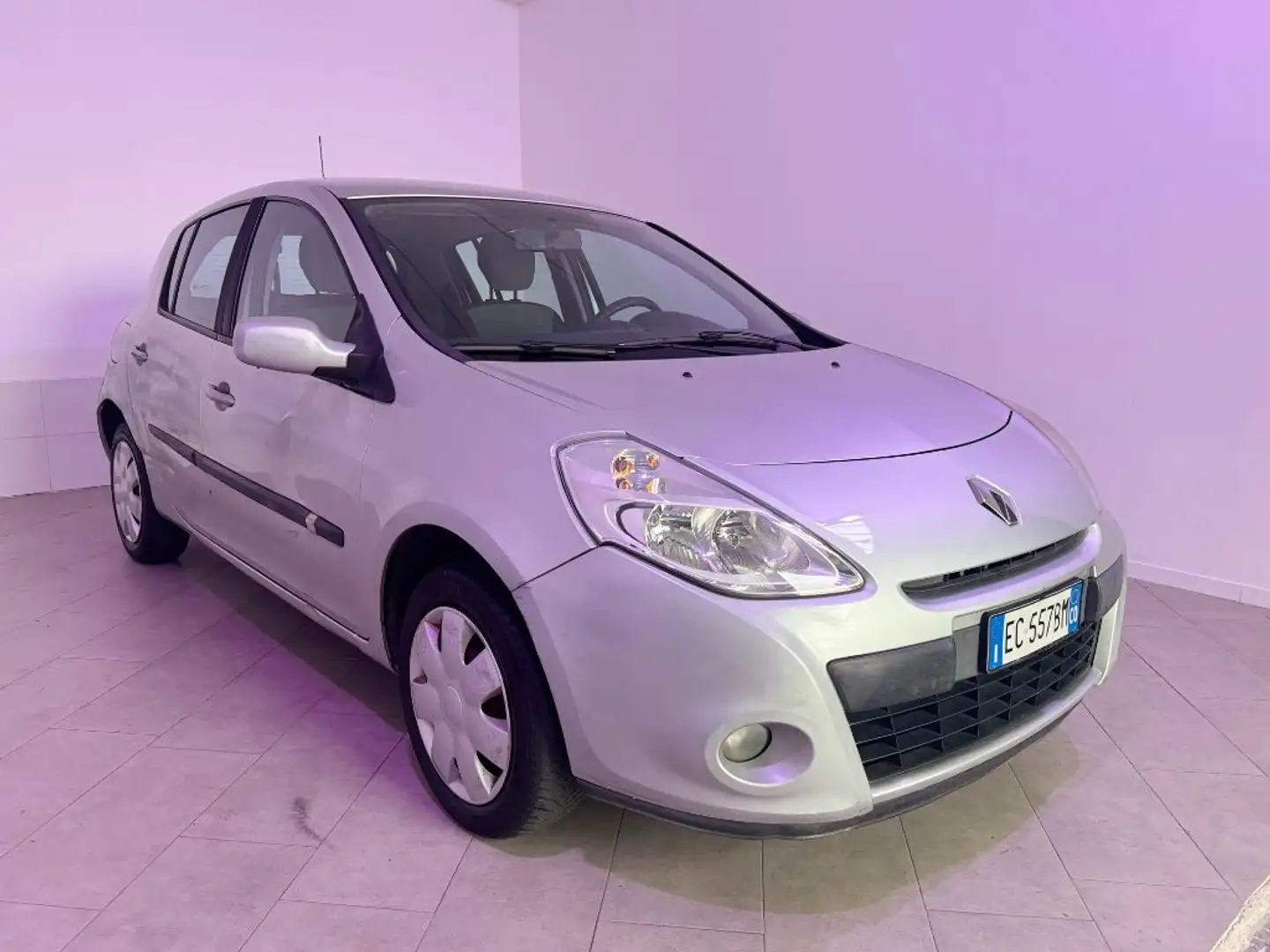 Renault Clio 1.2 16V. 5 porte Luxe Gris - 2