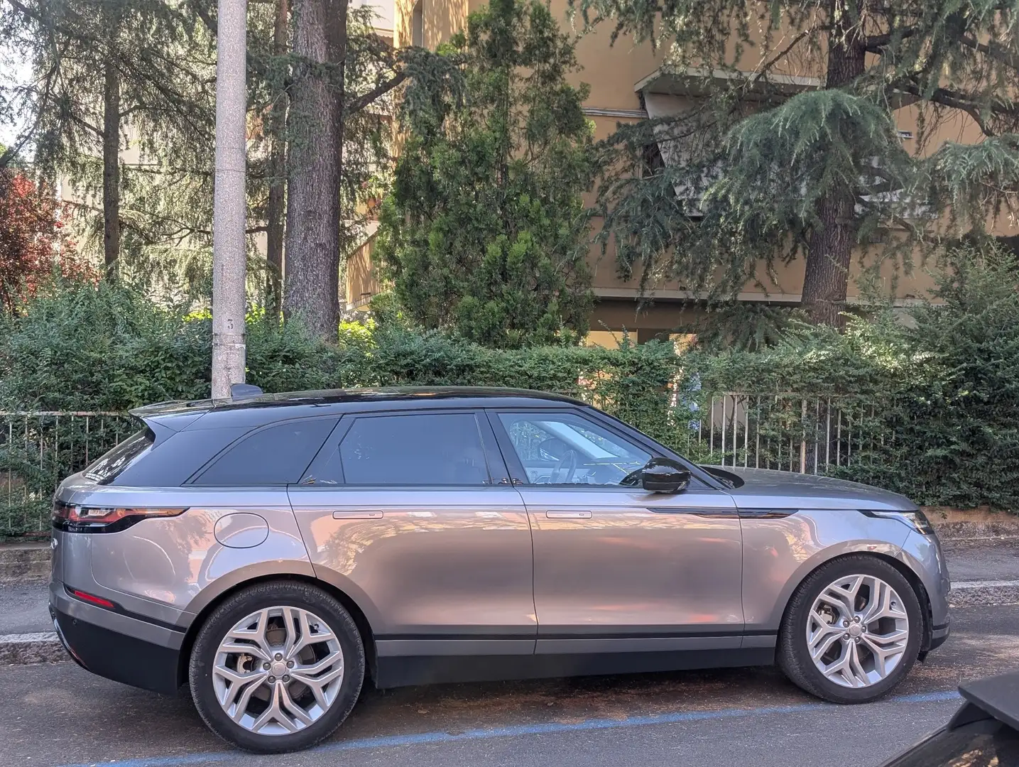 Land Rover Range Rover Velar 2.0d i4 mhev R-Dynamic SE 4wd 204cv auto - 2