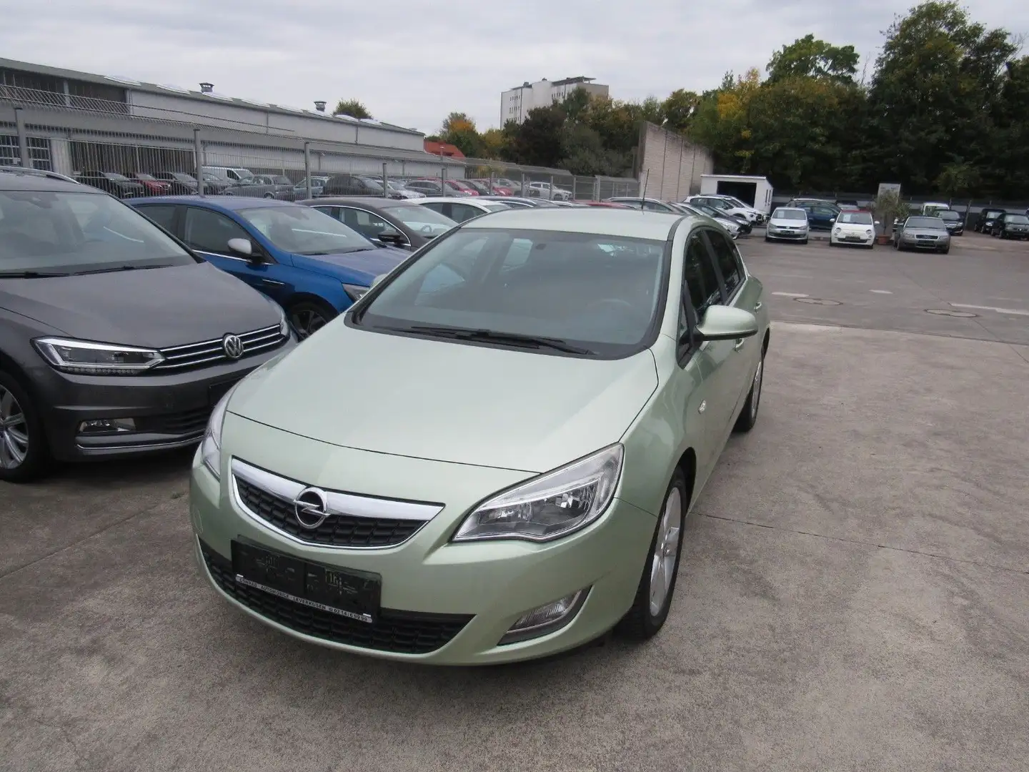 Opel Astra J Lim. 5-trg. Design Edition,KLIMA,ALU. Vert - 2