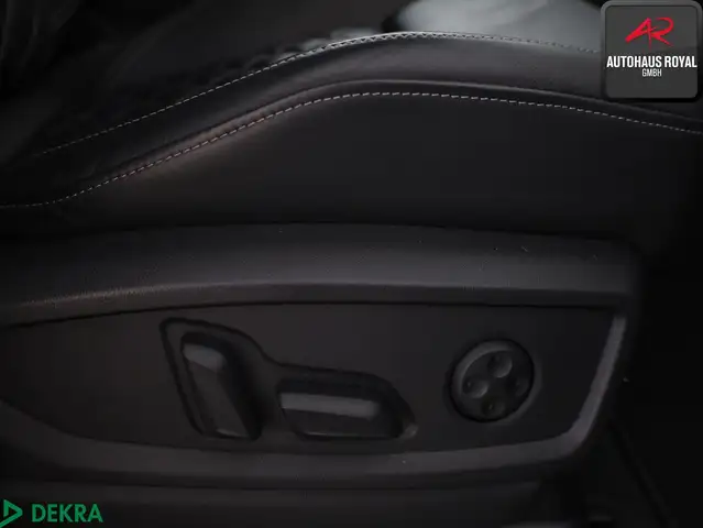 Audi Q5 view 12