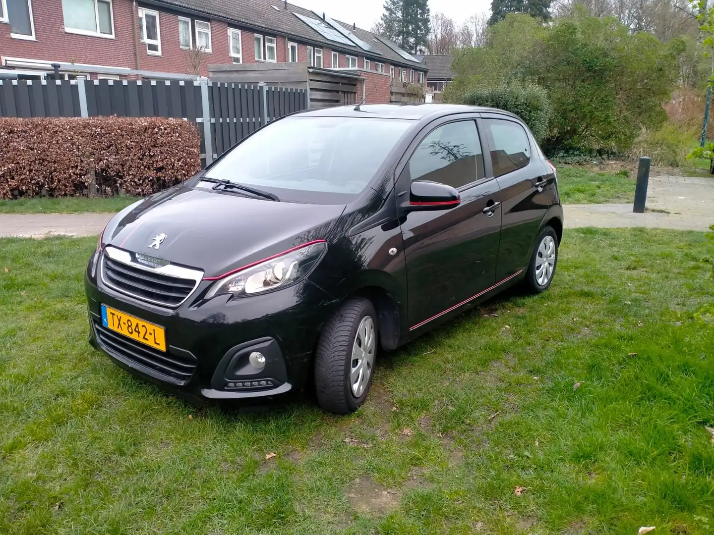 Peugeot 108 1.0 e-VTi Active Zwart - 1