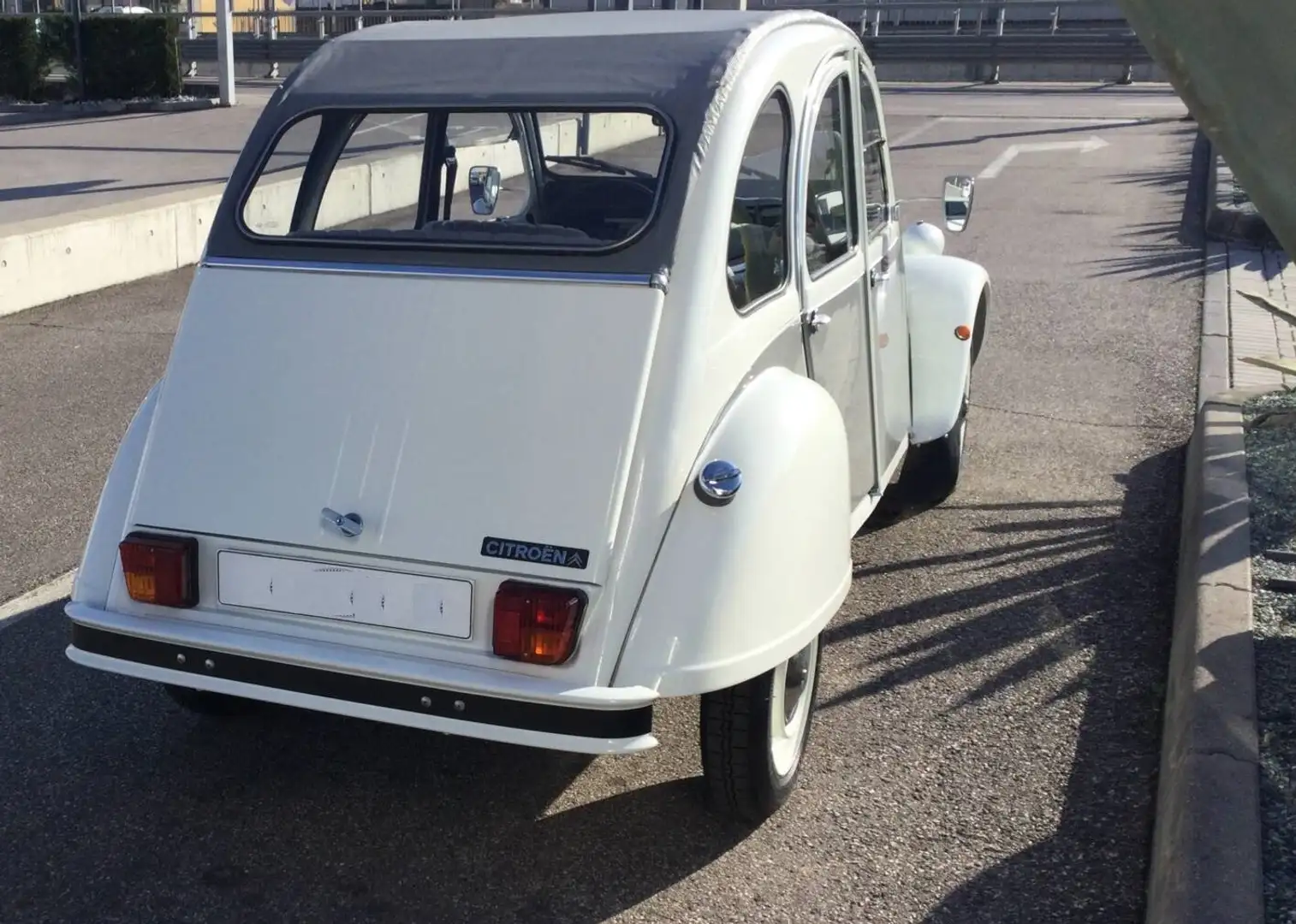 Citroen 2CV 6 Blanc - 2