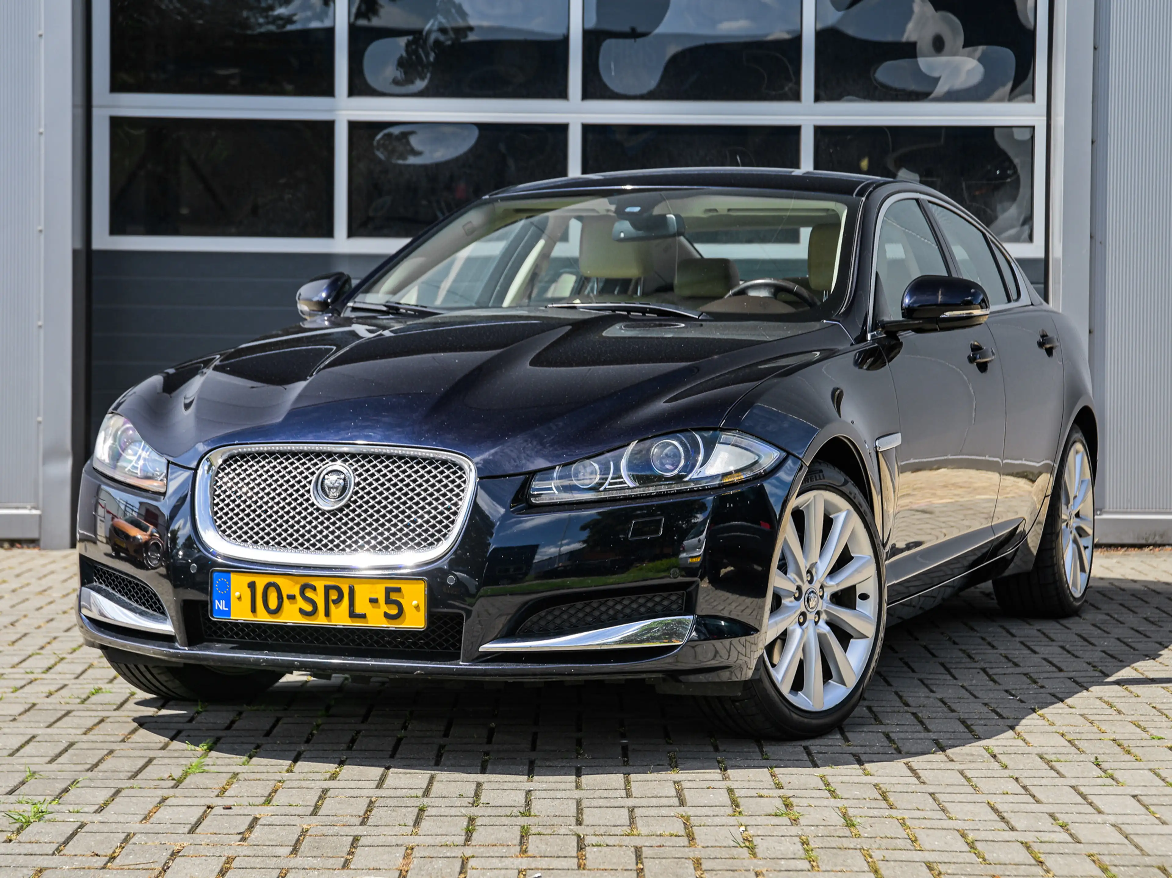 Jaguar XF 2.2D | Leder | Xenon | Keyless | Camera | Navi | P
