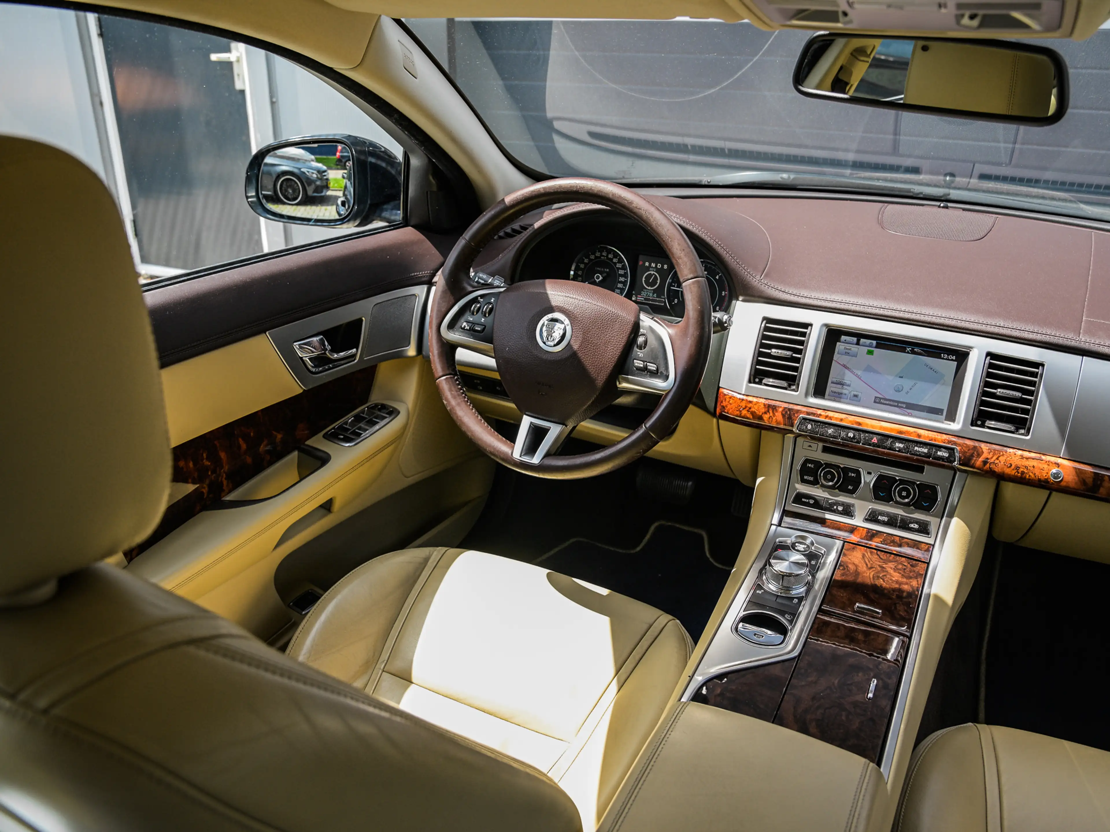 Jaguar XF 2.2D | Leder | Xenon | Keyless | Camera | Navi | P — photo 16