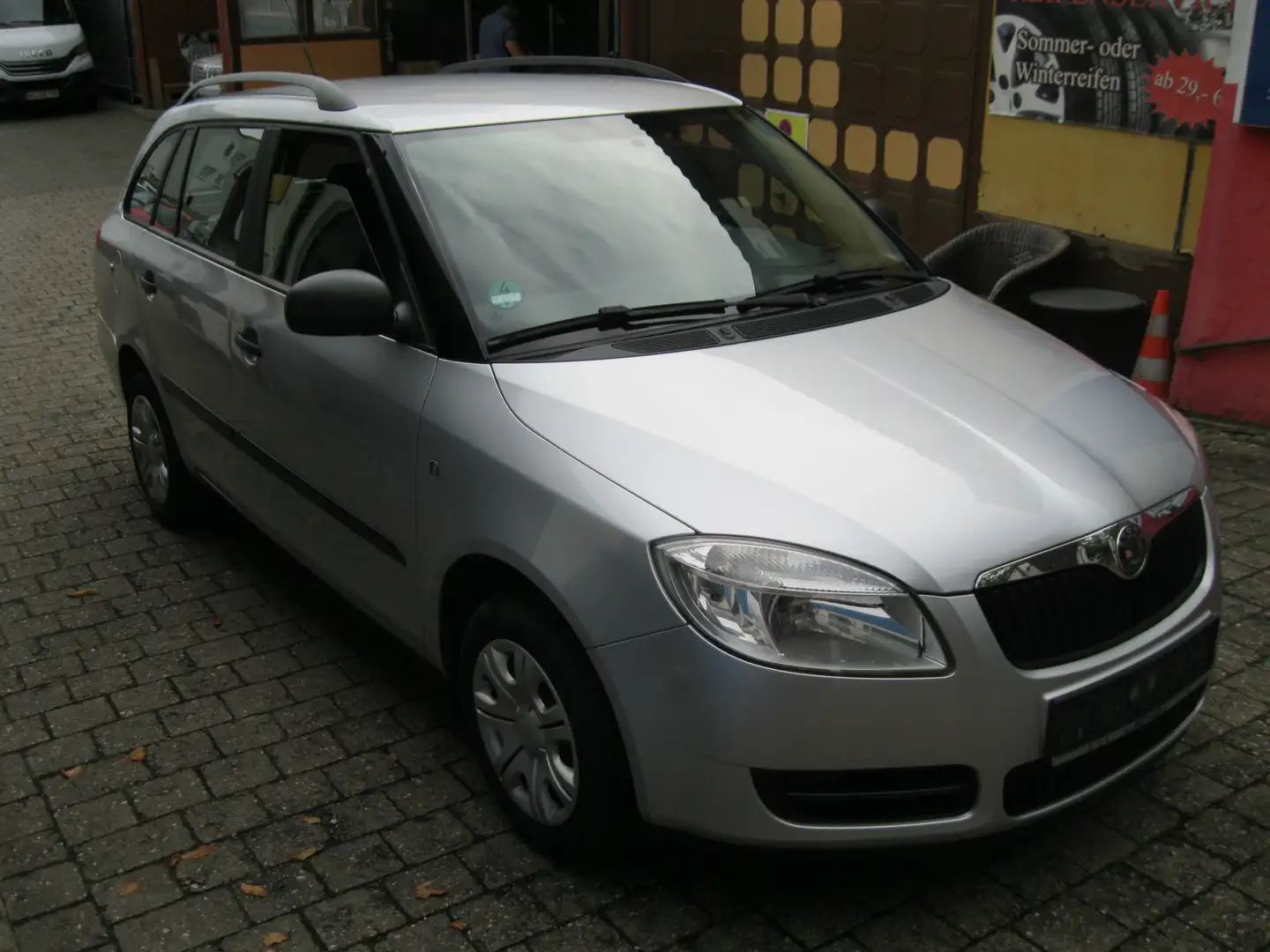 Skoda Fabia Fabia II Combi 1.2 HTP Combi Classic Silber - 2