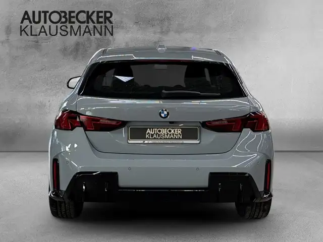BMW 1 Series view 6