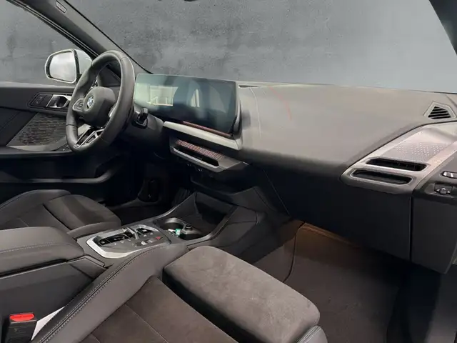 BMW 1 Series view 12