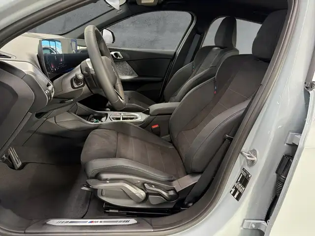 BMW 1 Series view 8