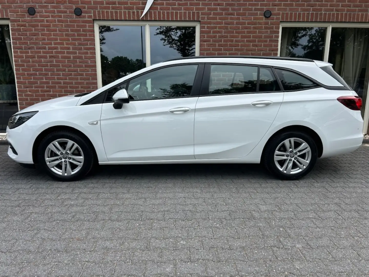 Opel Astra Sports Tourer 1.2 Edition TREKHAAK / NAVI / LMV+AL Blanc - 2