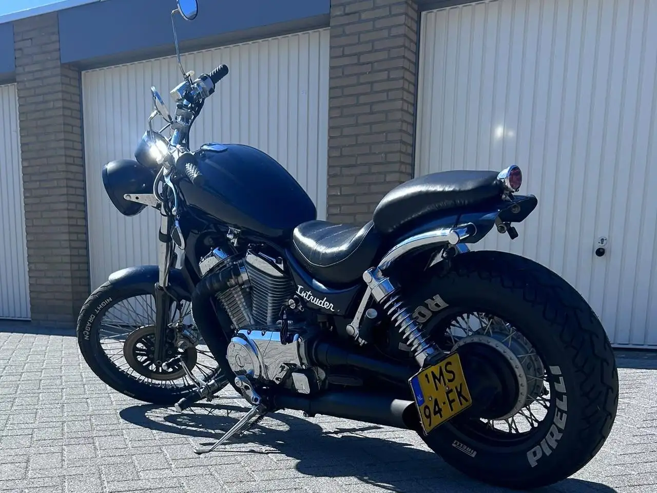 Suzuki Intruder C