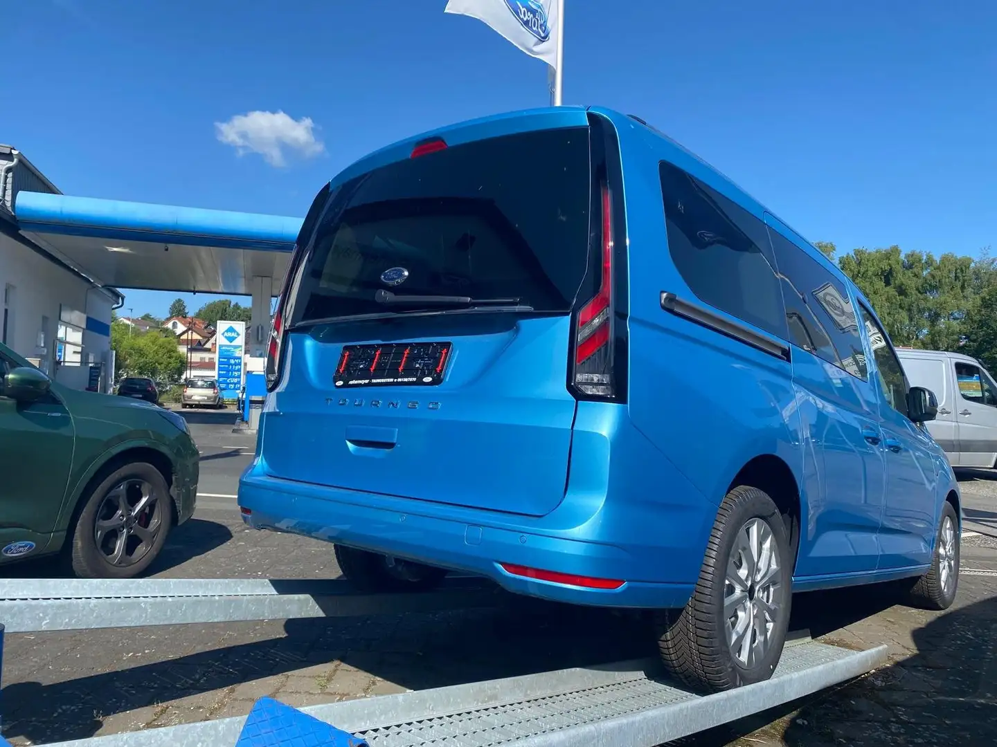 Ford Grand Tourneo Titanium Automatik  L2 7Sitzer Bleu - 2
