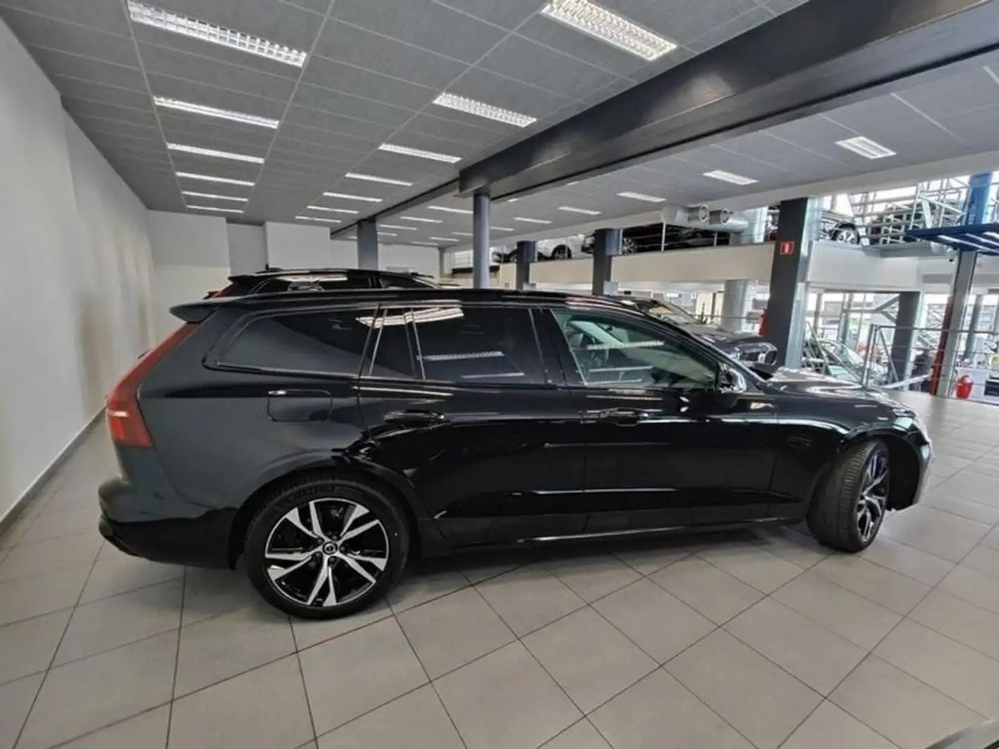 Volvo V60 PLUS DARK B4  HYBRID BENZINE AUTOMAAT FULL OPTION Noir - 2