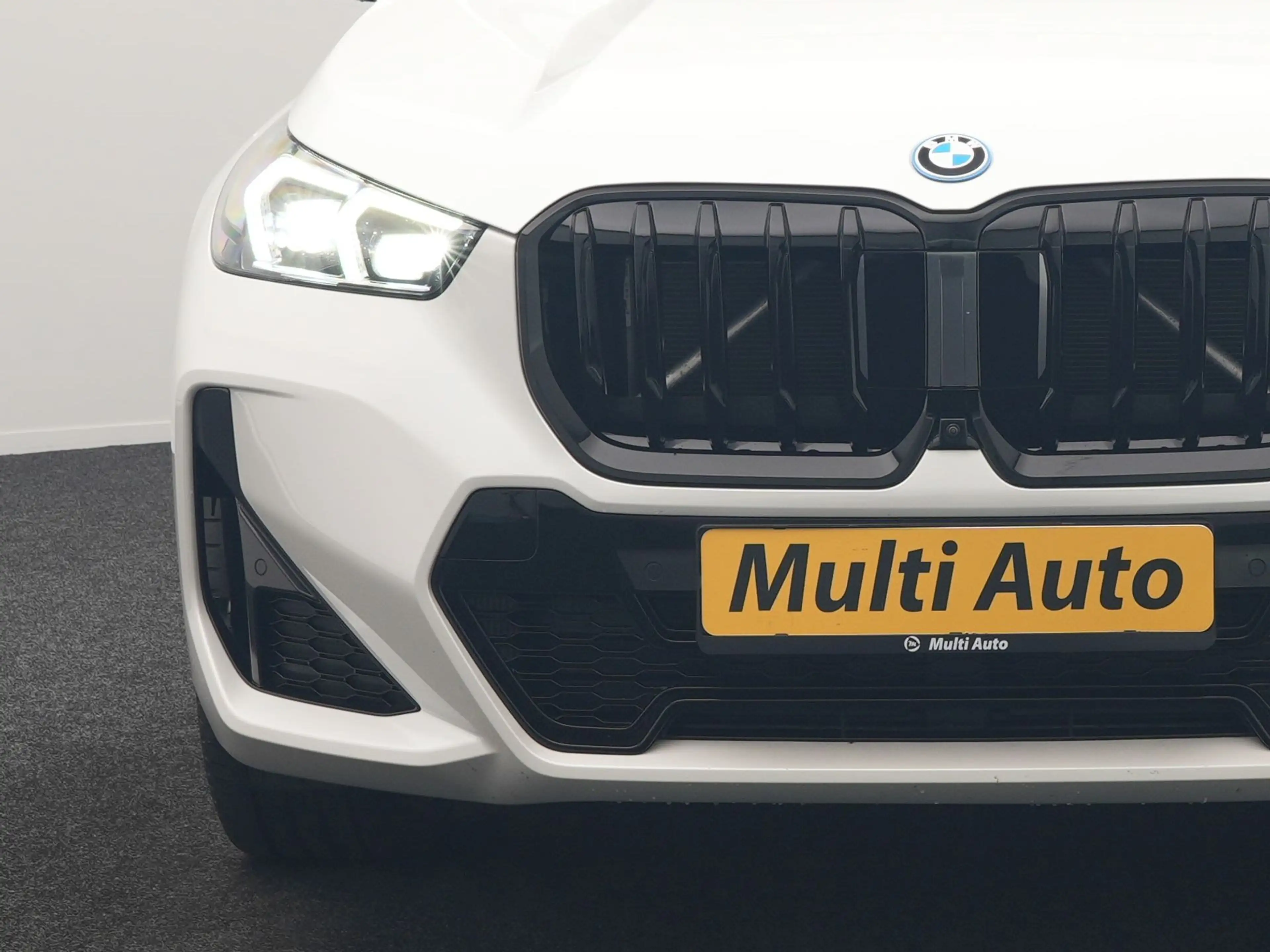BMW iX1 xDrive30 M Sport 313pk Dealer O.H. | Trekhaak Af F — photo 14