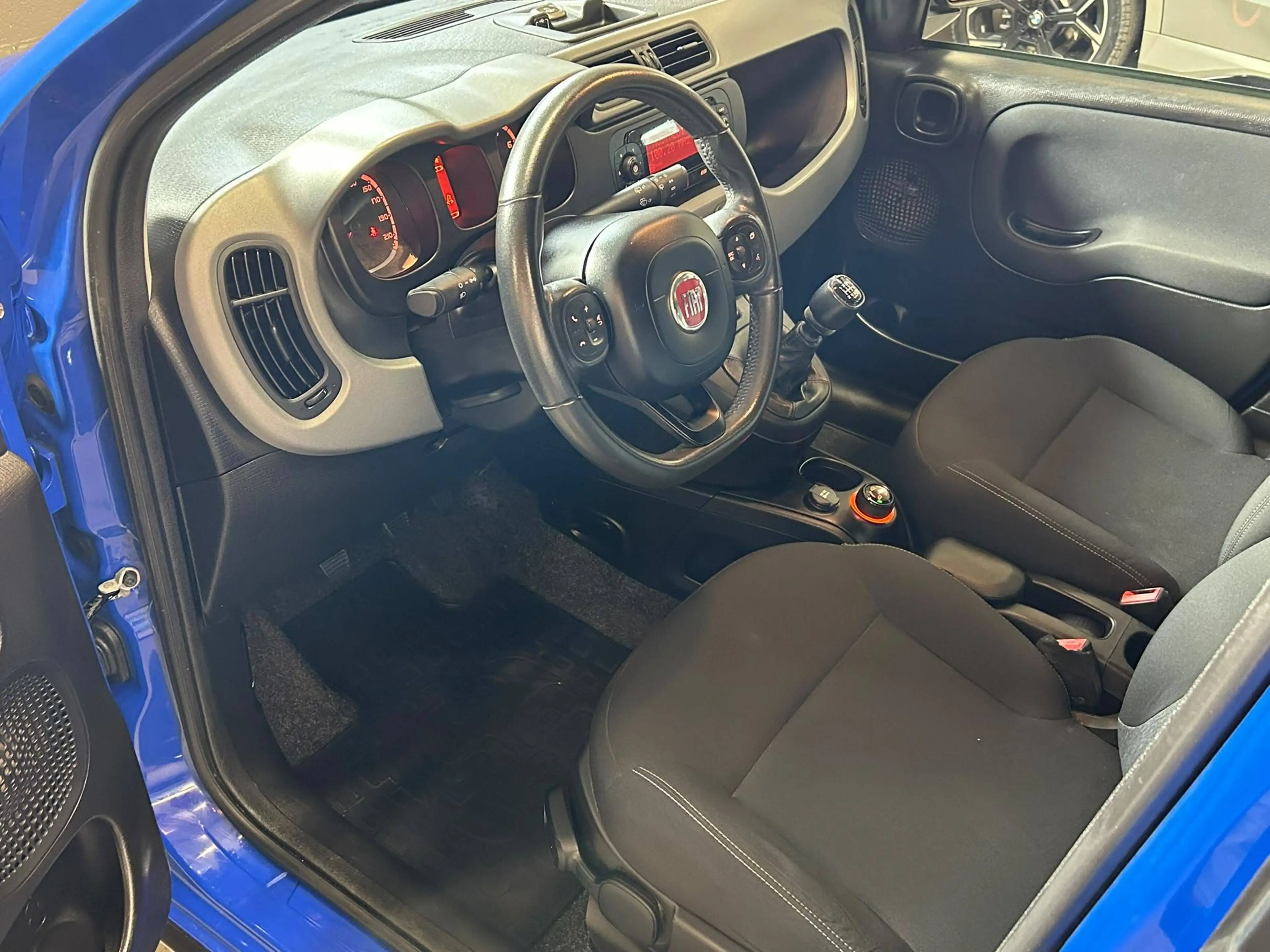 Fiat Panda 4x4 Cross 0,9I Série Waze Parfait état! Climatisation — photo 10