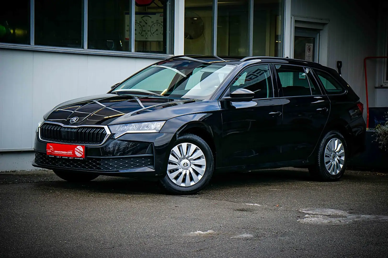 Skoda Octavia Kombi 2,0 TDI Essence *AHV*LED*VIRTUAL* Schwarz - 2