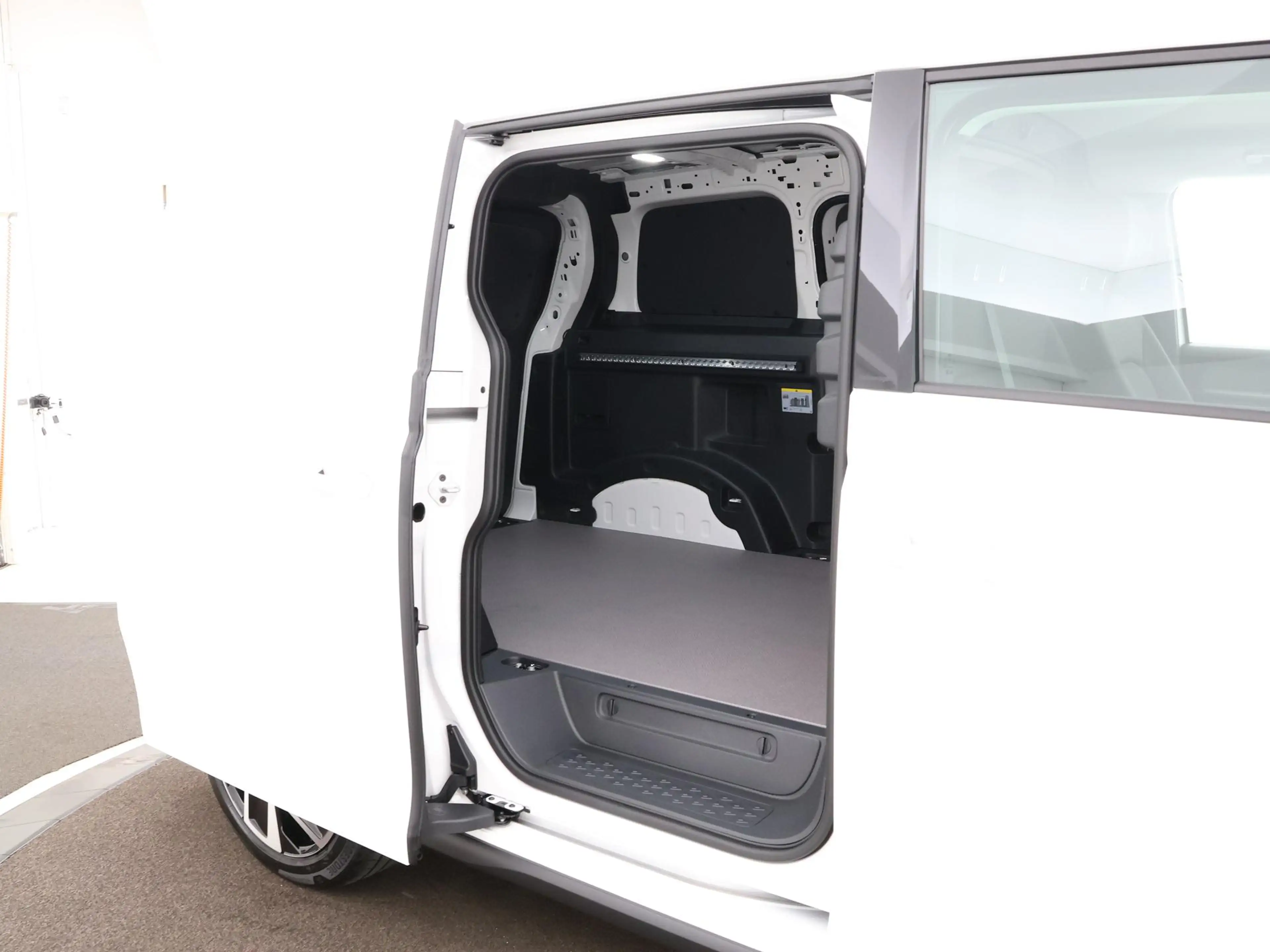 Volkswagen ID. Buzz Cargo Bedrijfswagens Bulli Limited Edition 79kWh 340pk 4 — photo 11
