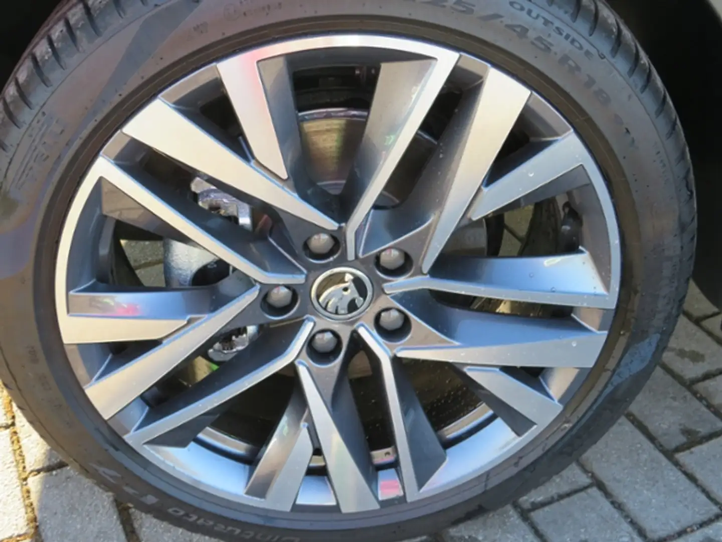 Skoda Octavia Combi Exclusive 1.5 TSI mHEV 110kW RFK Gris - 2