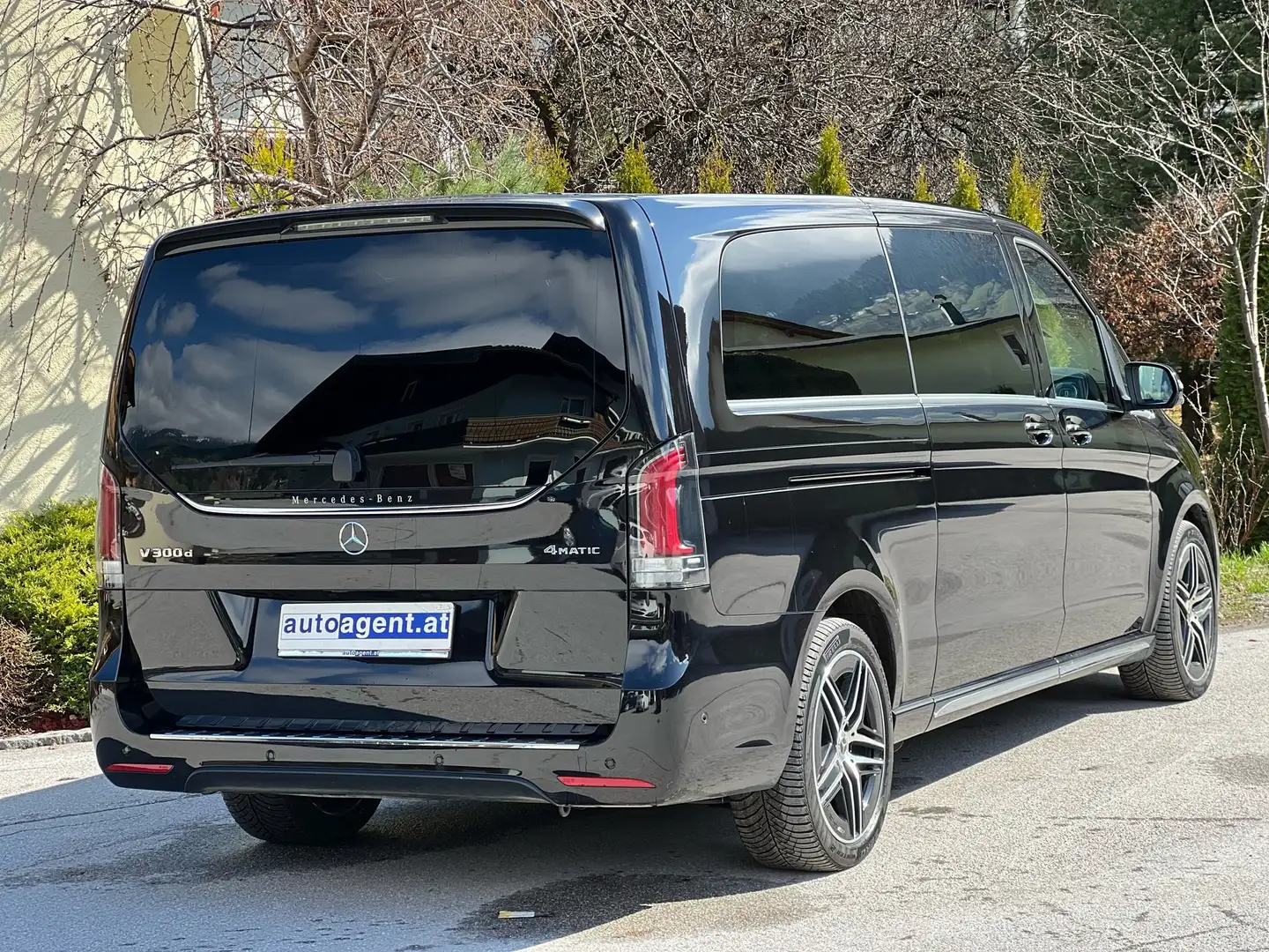 Mercedes-Benz V 300 V 300 d 4MATIC AMG extralang 8 Sitze STHZ LED BURM Schwarz - 2