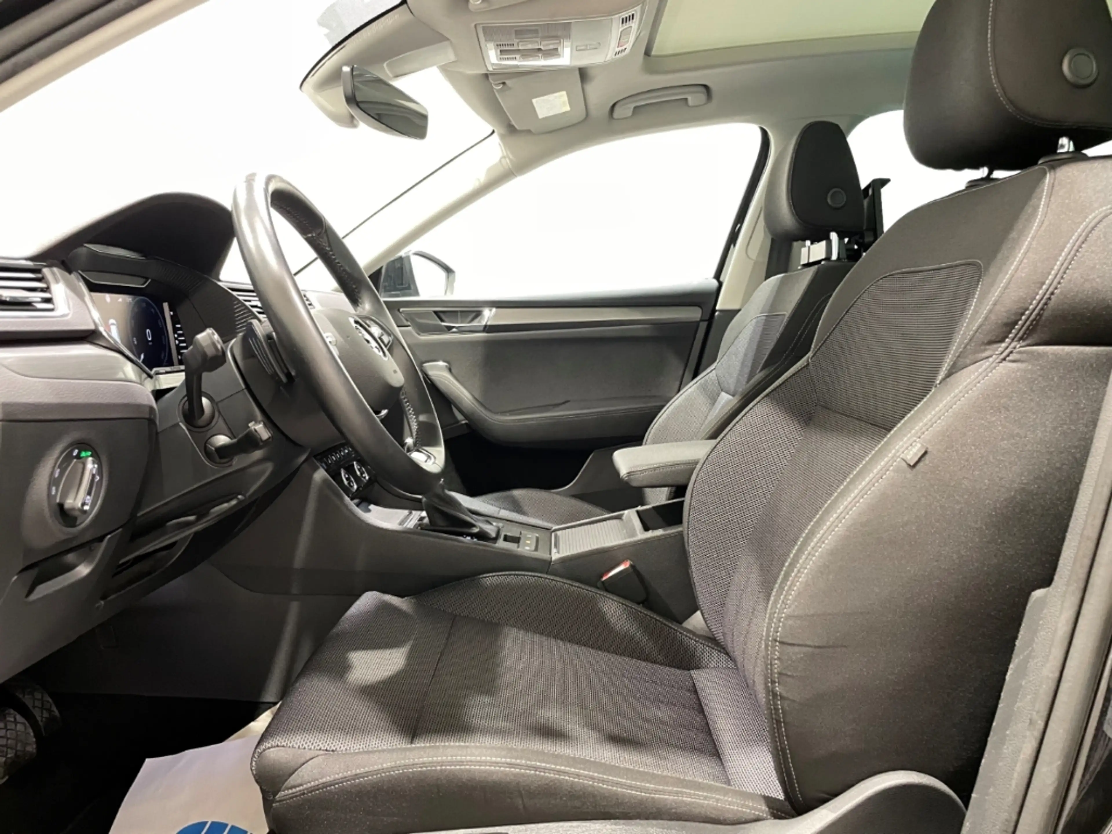 Skoda Superb Combi DSG Style EU6d Navi LED ACC Pano Virtual Coc — photo 5
