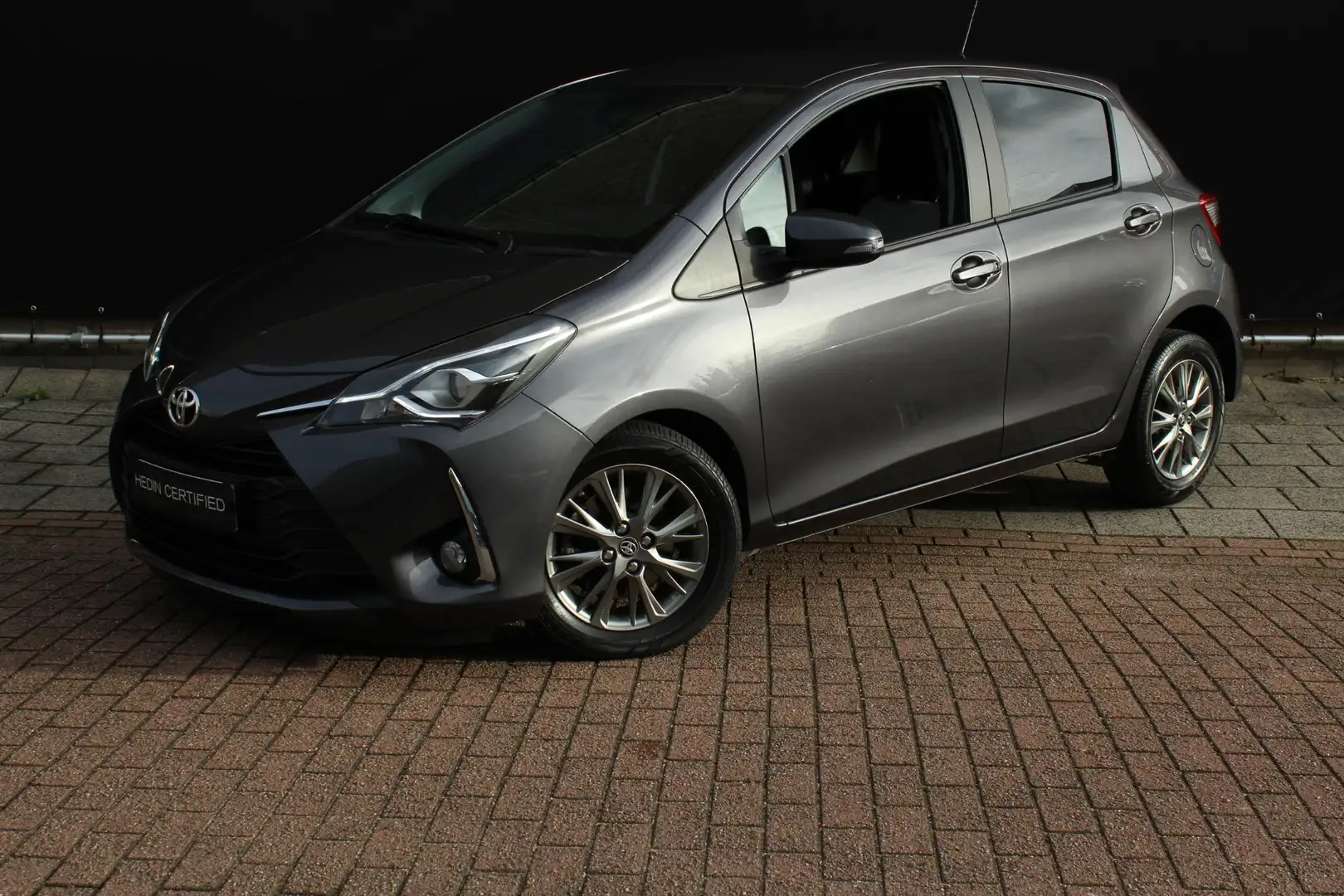 Toyota Yaris 1.5 VVT-i Dynamic Navigatie | Cruise control | Grau - 2