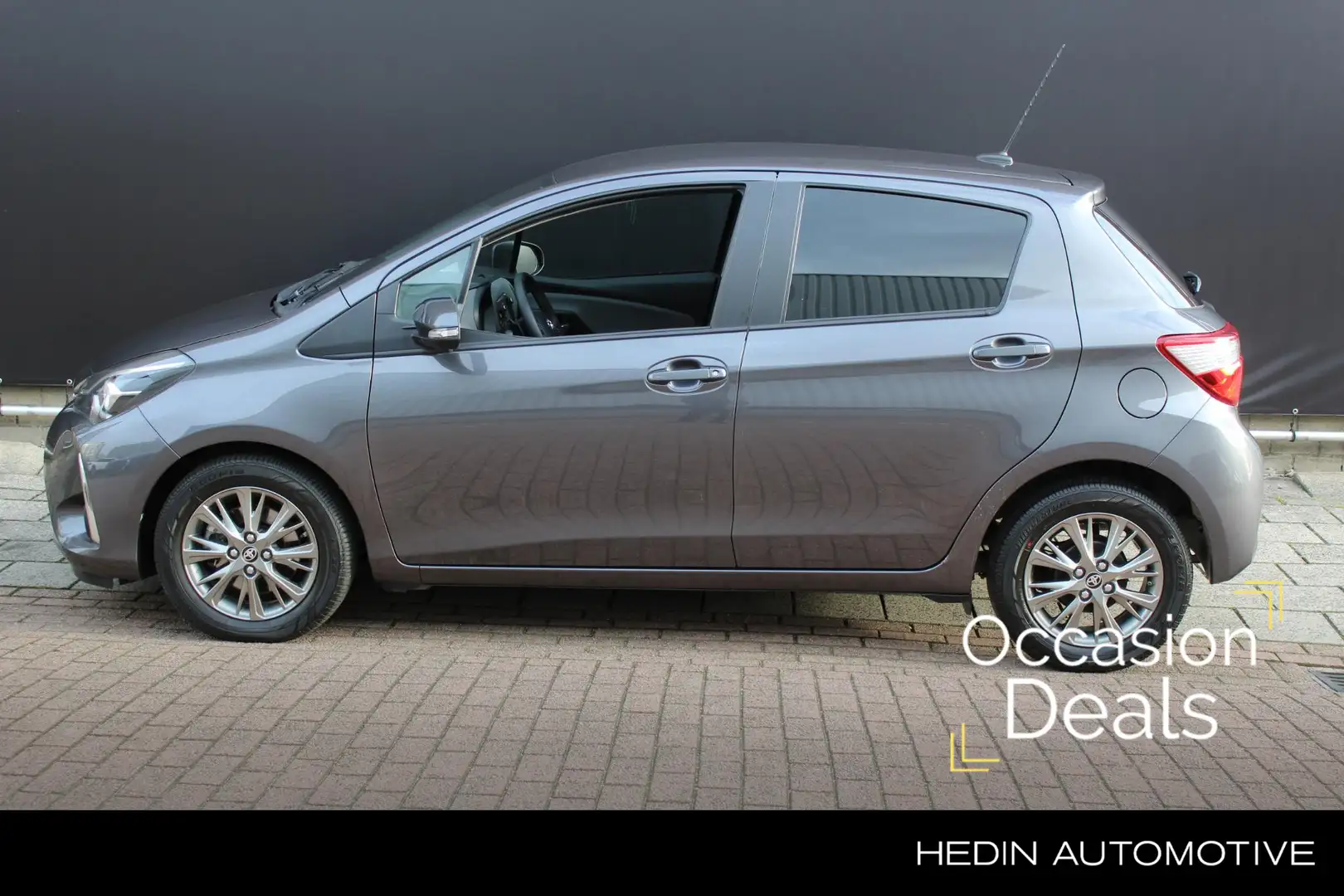 Toyota Yaris 1.5 VVT-i Dynamic Navigatie | Cruise control | Grau - 1