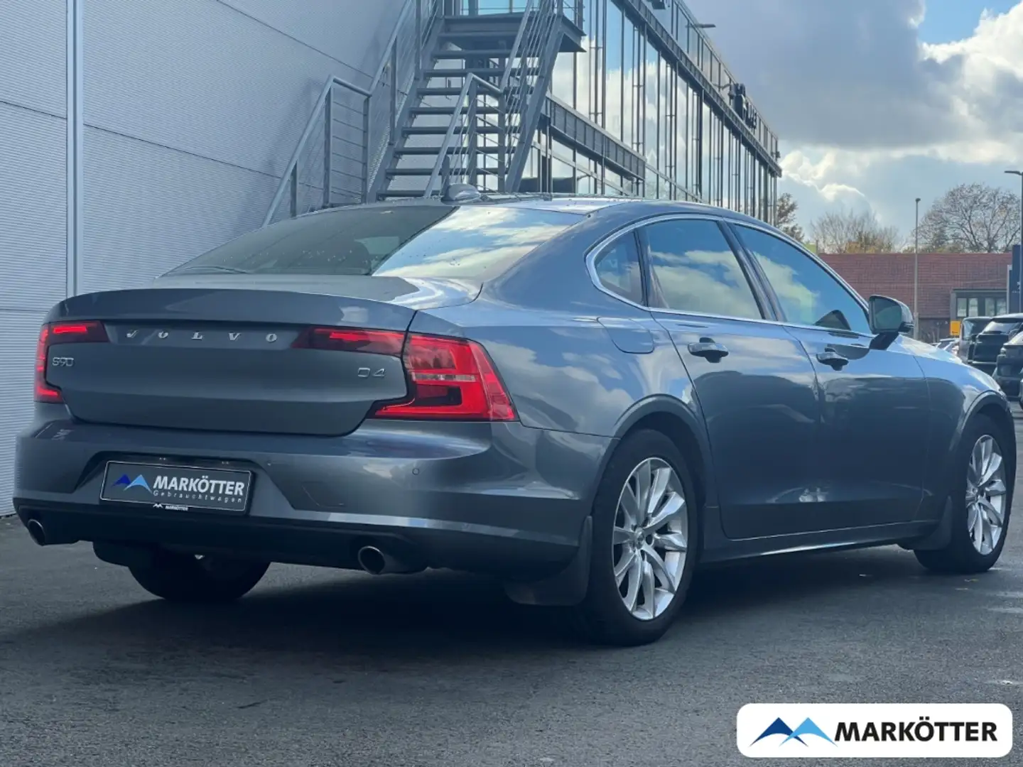 Volvo S90 D4 Momentum Pro 4xSHZ/ACC/CAM/BLIS Grau - 2