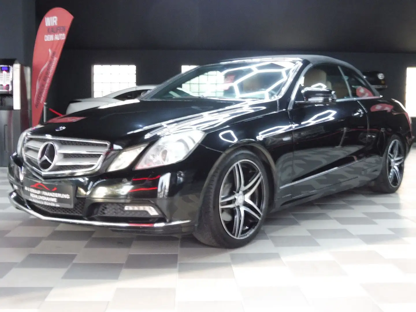 Mercedes-Benz E 250 CGI Cabrio BlueEfficiency Airscraf/Xen/Nav Schwarz - 2