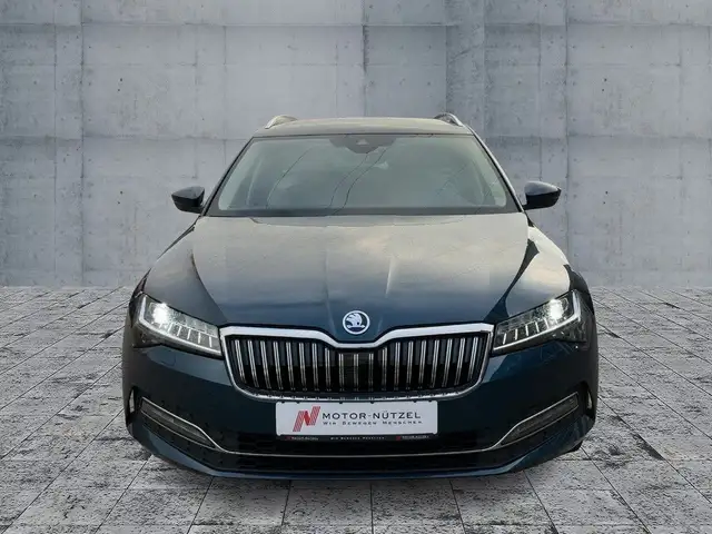Skoda Superb view 3