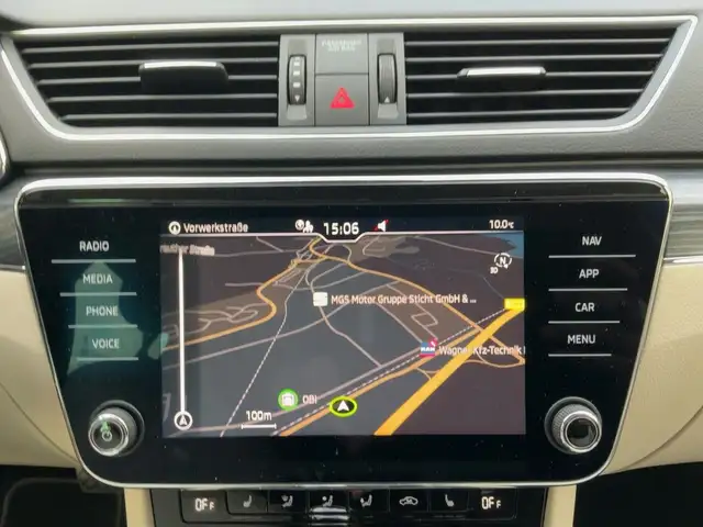 Skoda Superb view 11