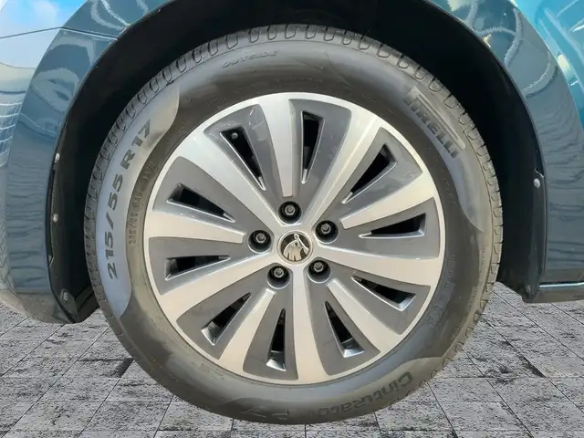 Skoda Superb view 8