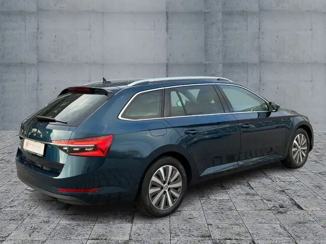 Skoda Superb view 6
