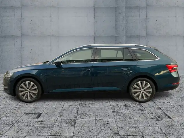 Skoda Superb view 4