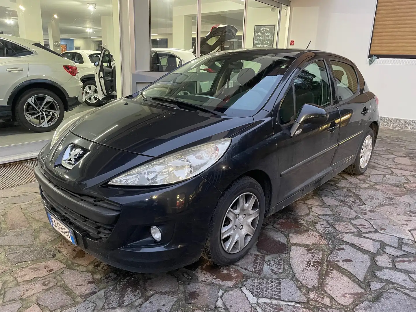 Peugeot 207 207 5p 1.4 8v X-Line eco-Gpl FL Zwart - 1