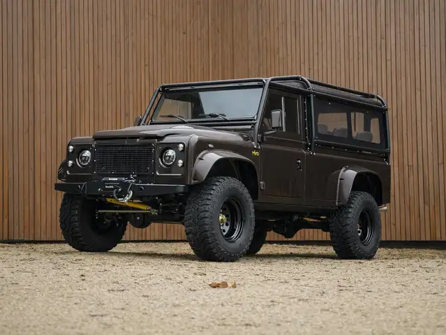 Land Rover Defender 110