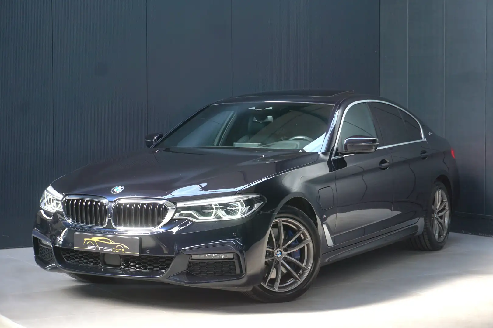 BMW 530 e Automaat- M Pack- BTW! FuLL Option! Garantie! Zwart - 1