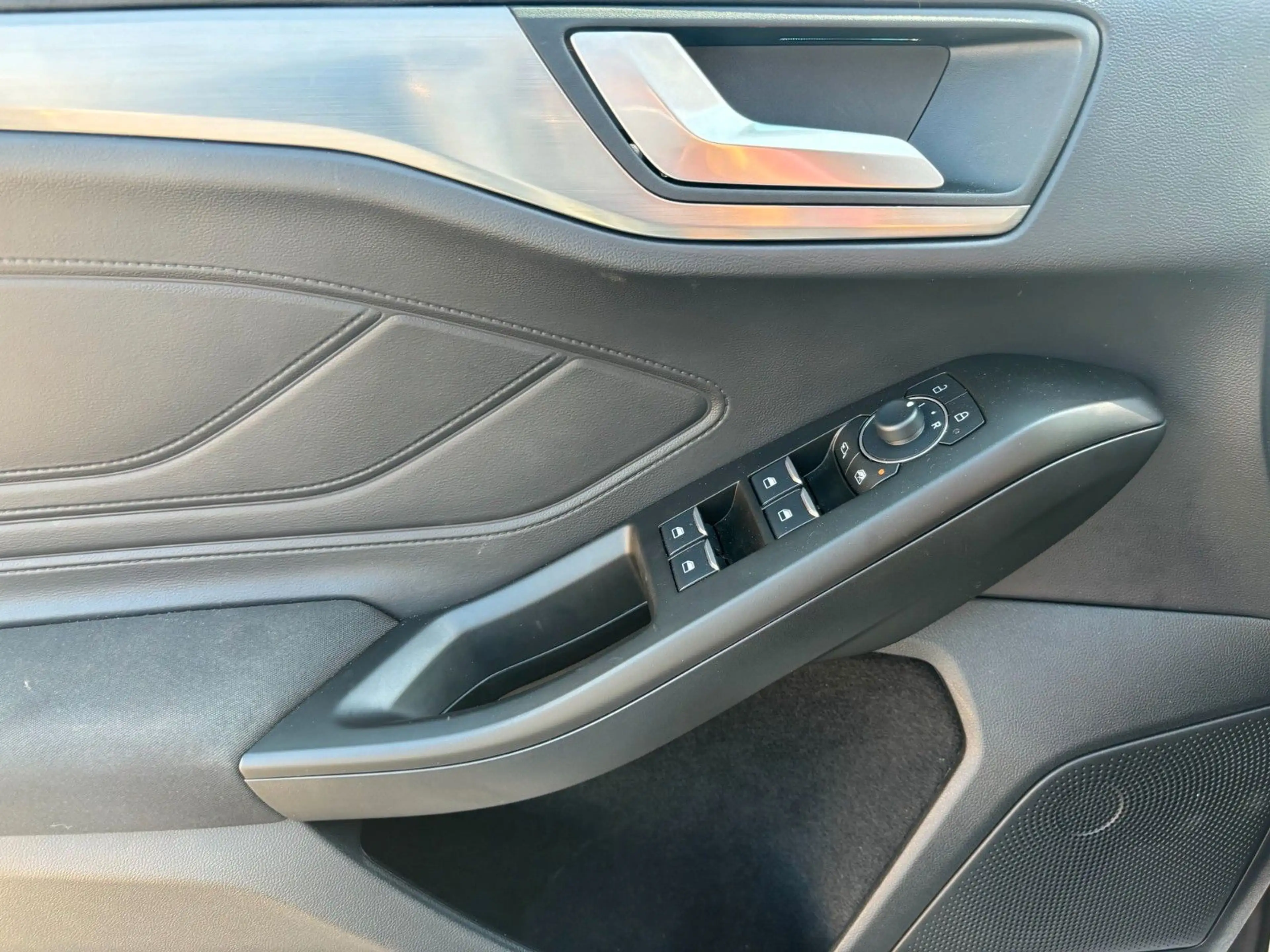 Ford Focus 1.5 Limousine Titanium X Business — photo 7