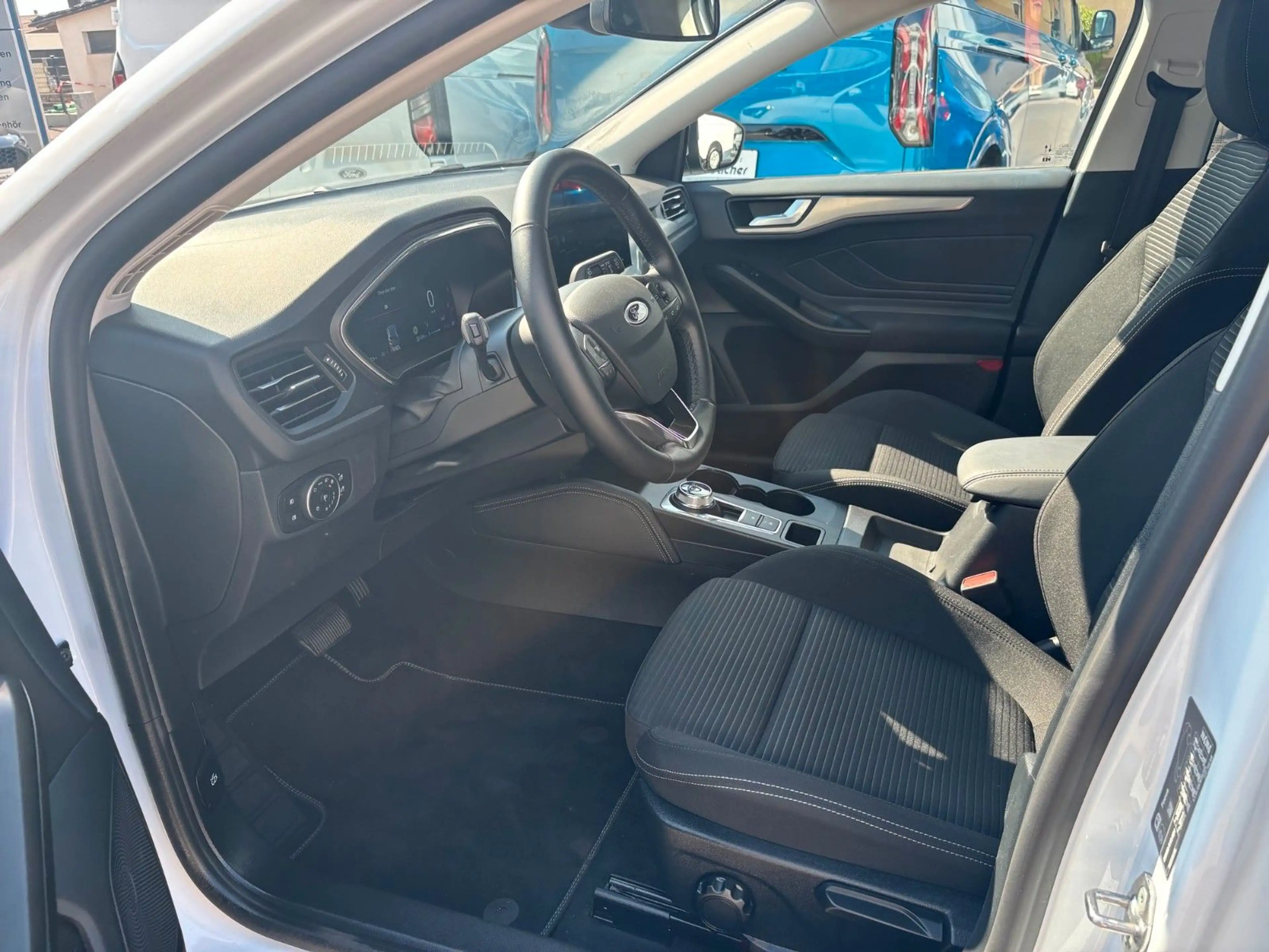 Ford Focus 1.5 Limousine Titanium X Business — photo 6