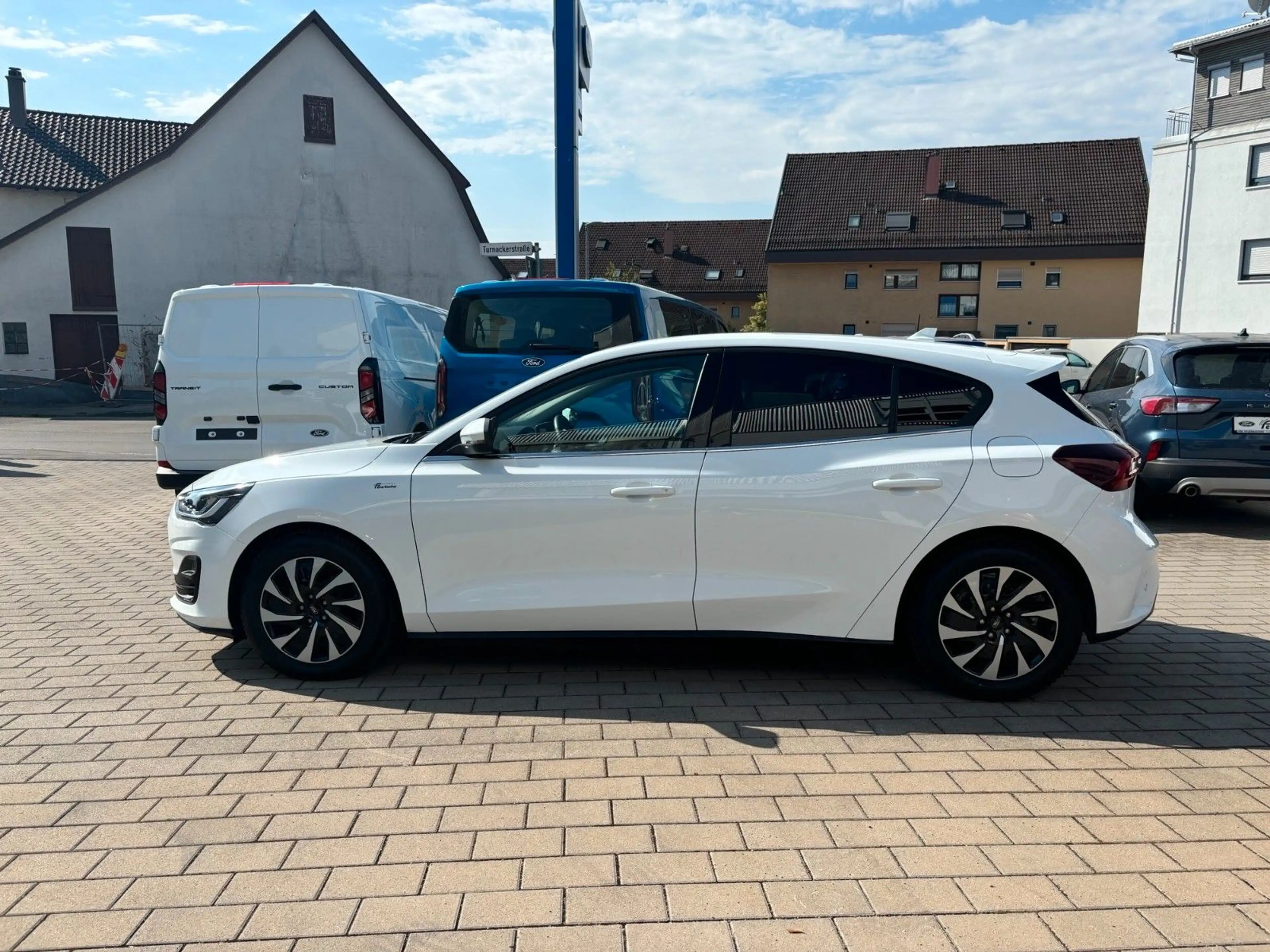 Ford Focus 1.5 Limousine Titanium X Business — photo 4