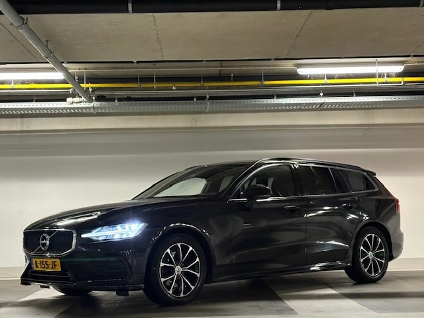 Volvo V60 2.0 B3 - spoilerpakket - cruise - Navi - Zwart - 1