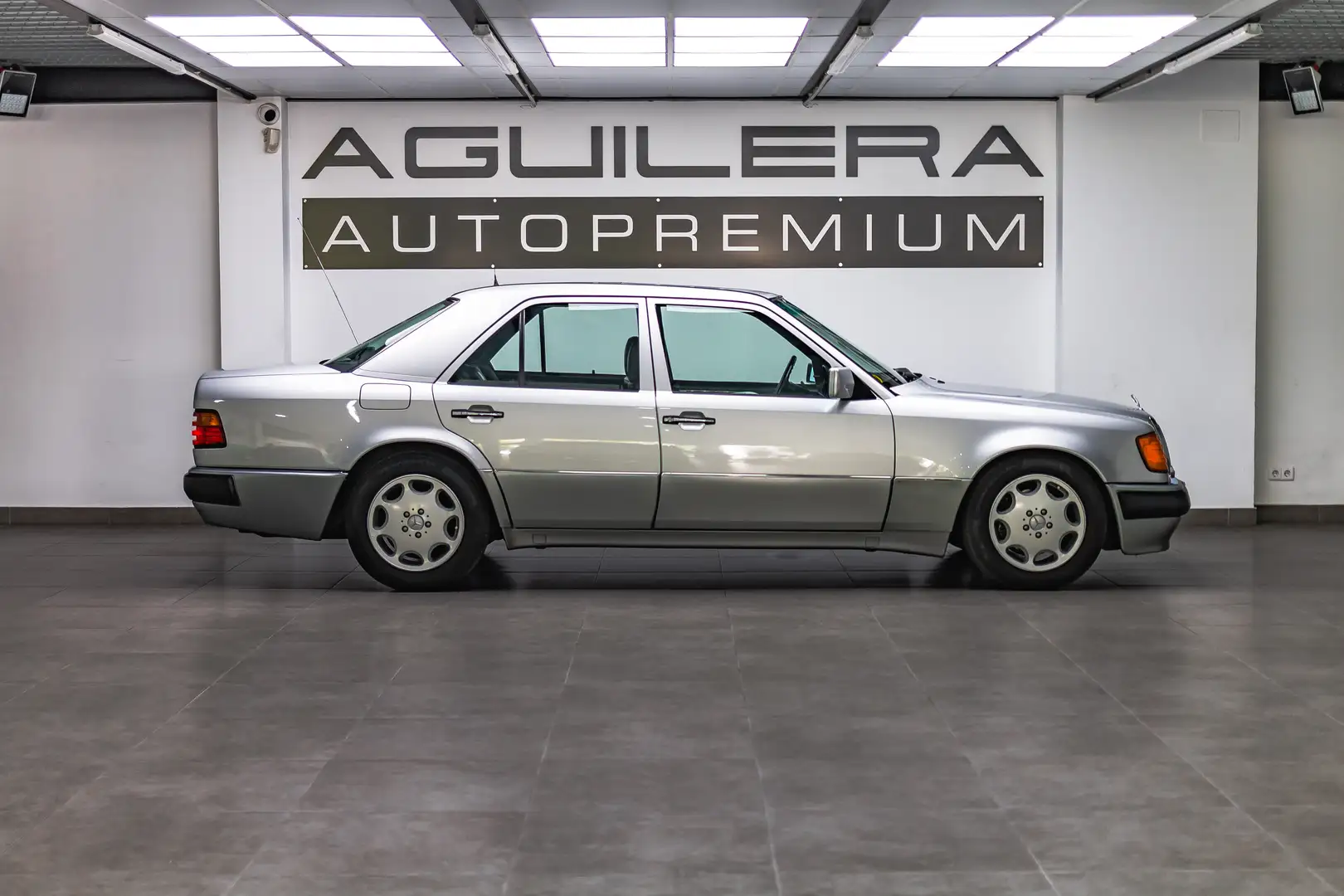 Mercedes-Benz 260 500E Gris - 2