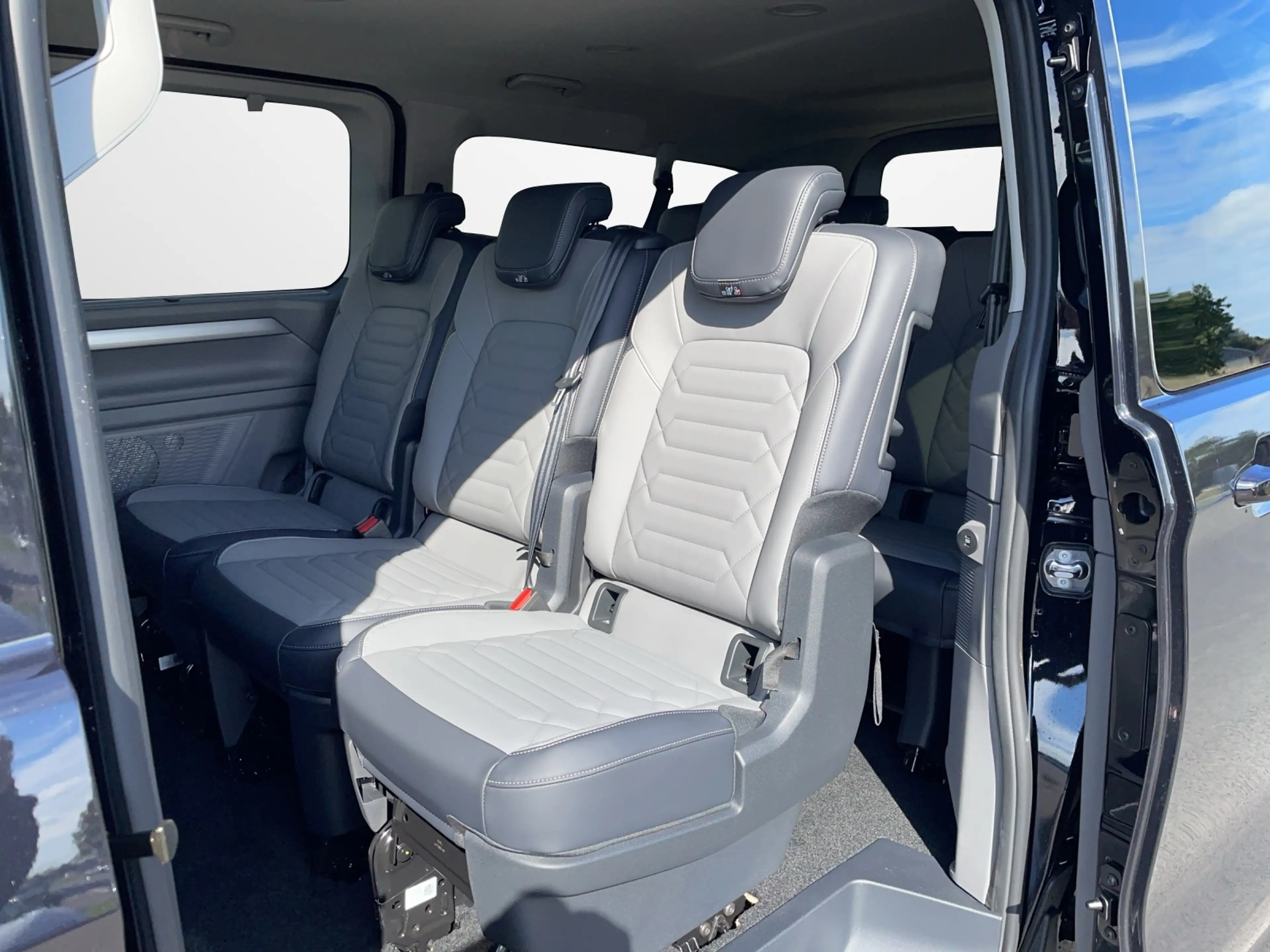 Volkswagen T7 Caravelle 2.0 TDI Automatik Style lang 4MOTION — photo 11