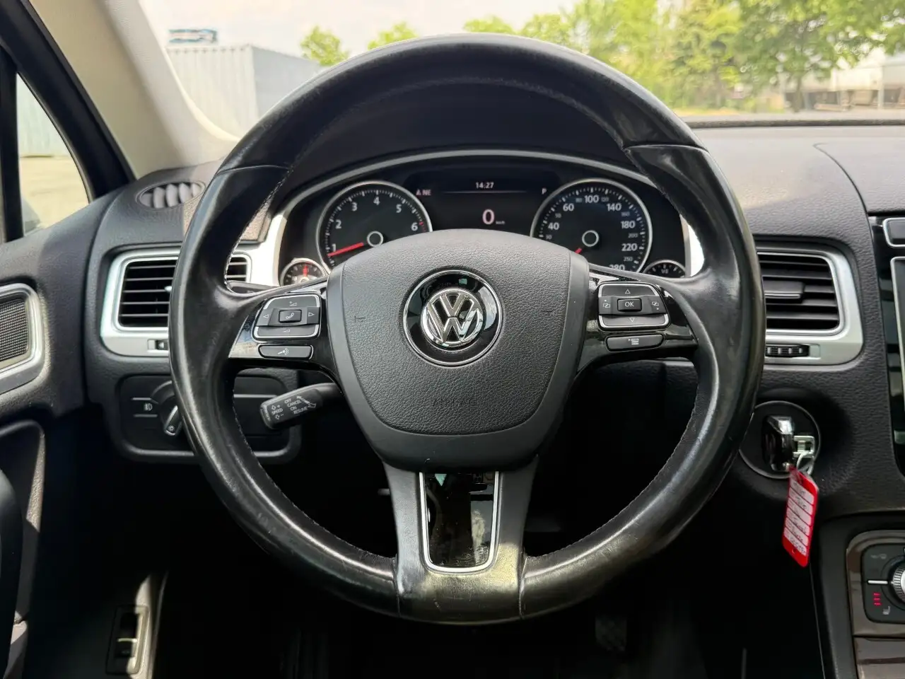 Volkswagen Touareg снимка Volkswagen Touareg