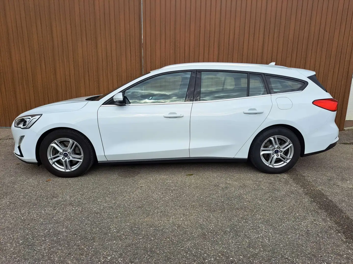 Ford Focus Focus Traveller 1,5  Trend Edition Business Weiß - 1