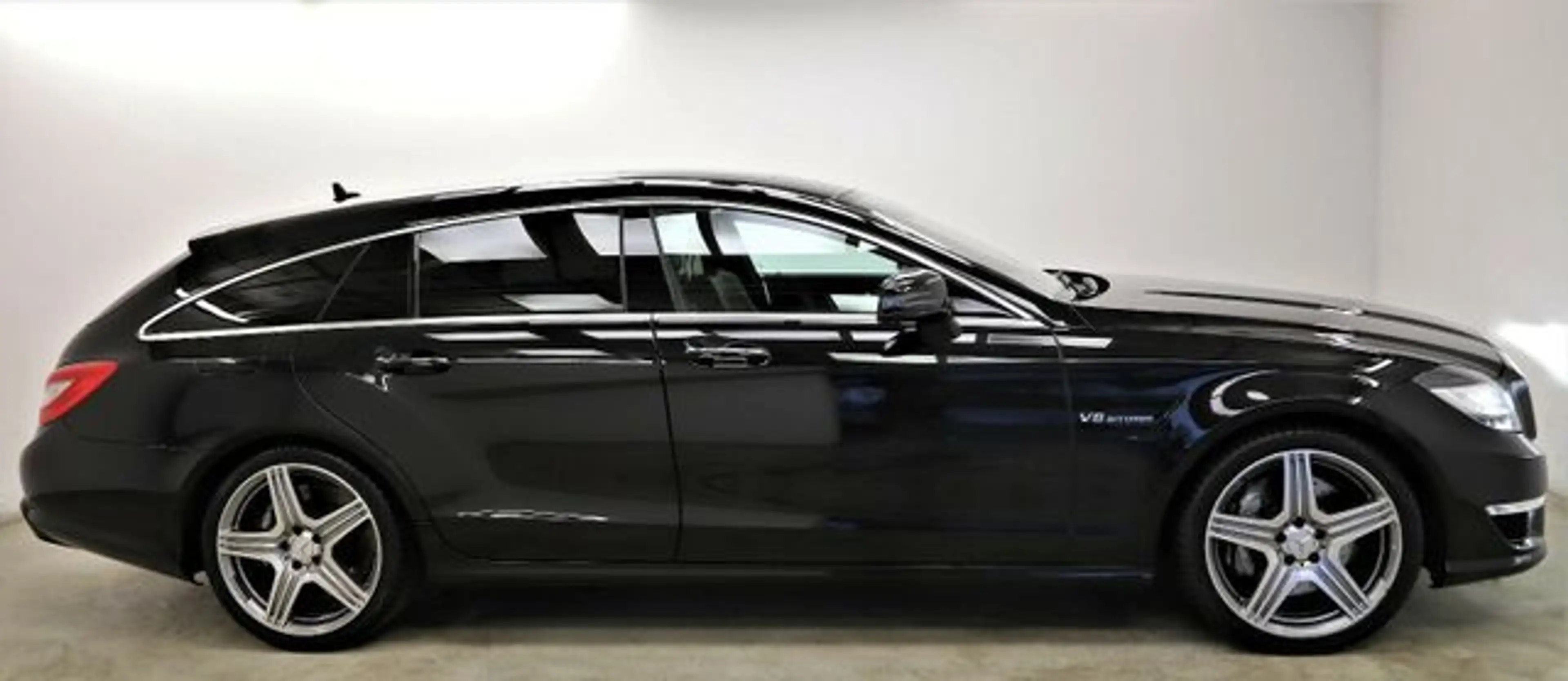 Mercedes-Benz CLS 63 AMG 5.5 557PS V8 Biturbo Shooting Brake — photo 6