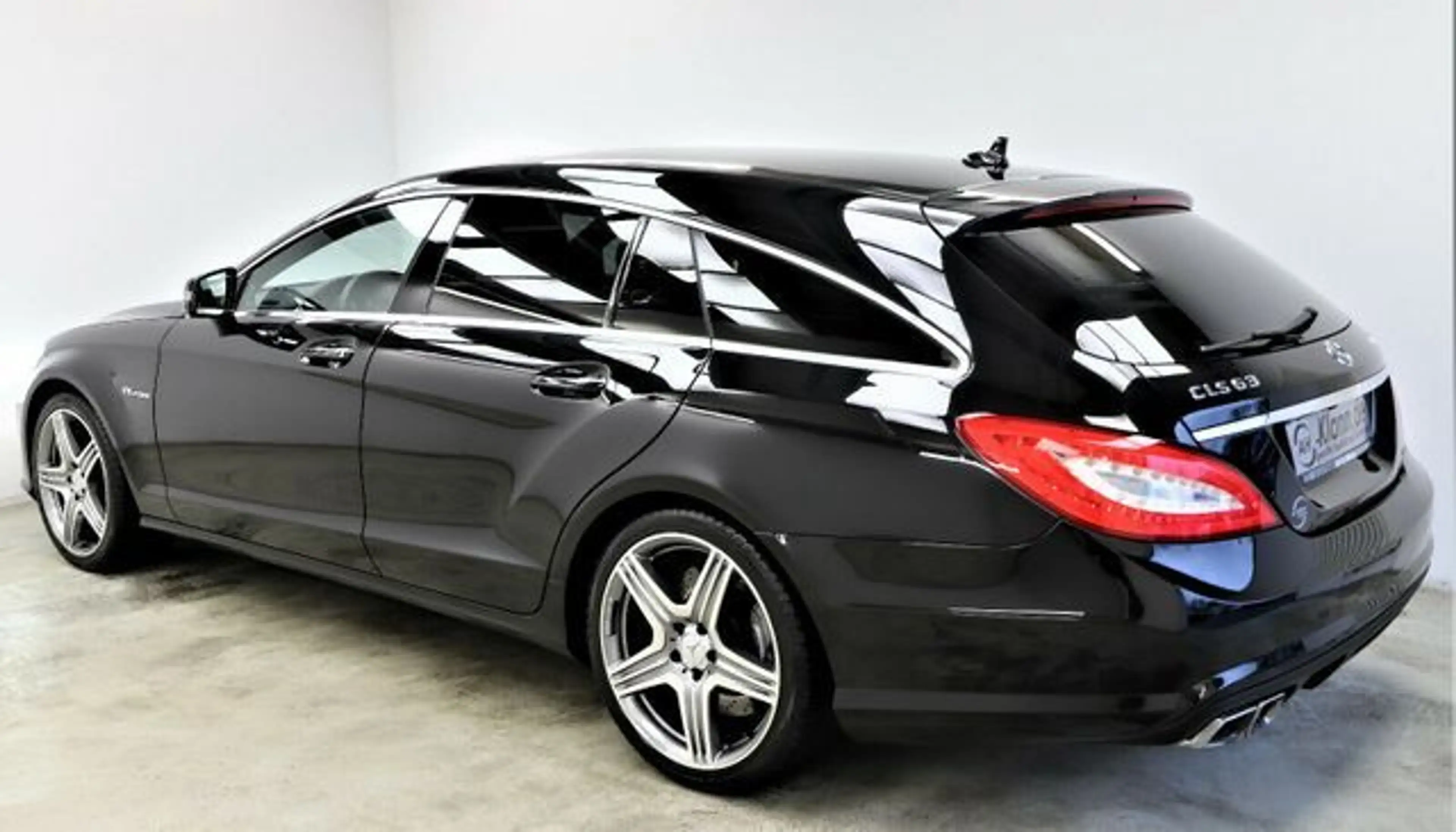 Mercedes-Benz CLS 63 AMG 5.5 557PS V8 Biturbo Shooting Brake — photo 8