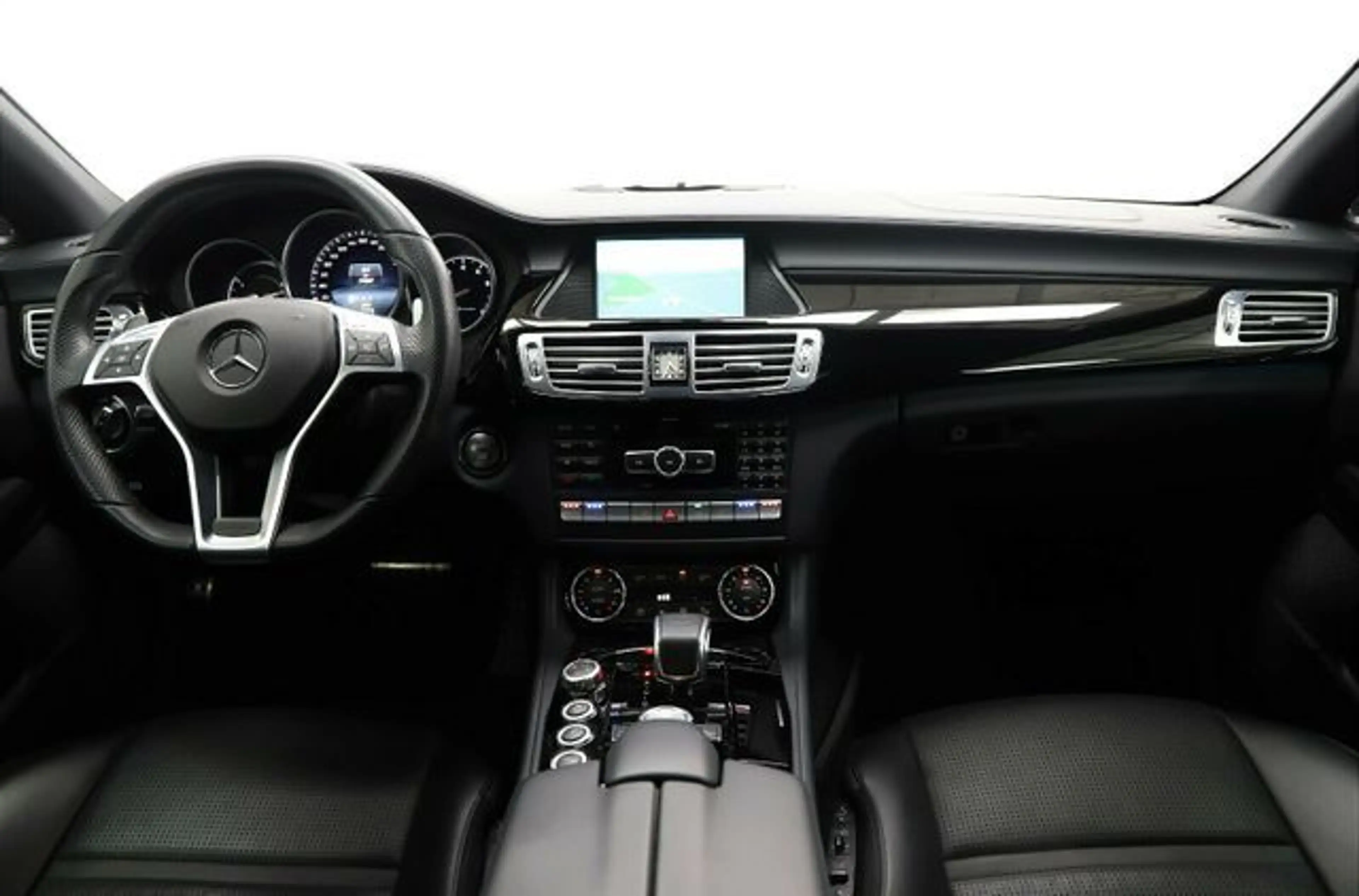 Mercedes-Benz CLS 63 AMG 5.5 557PS V8 Biturbo Shooting Brake — photo 11